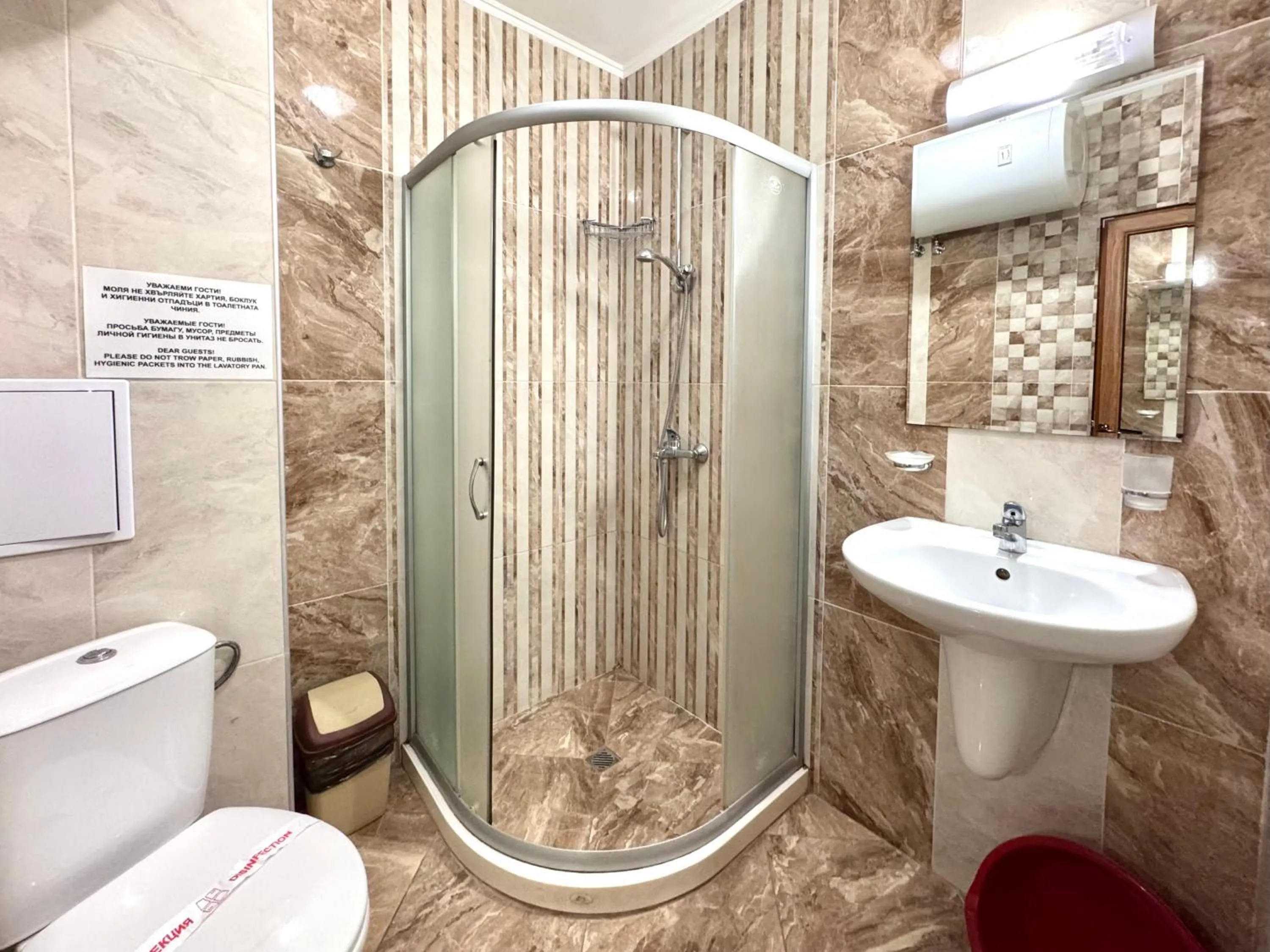 Shower in Evi Apartments 2