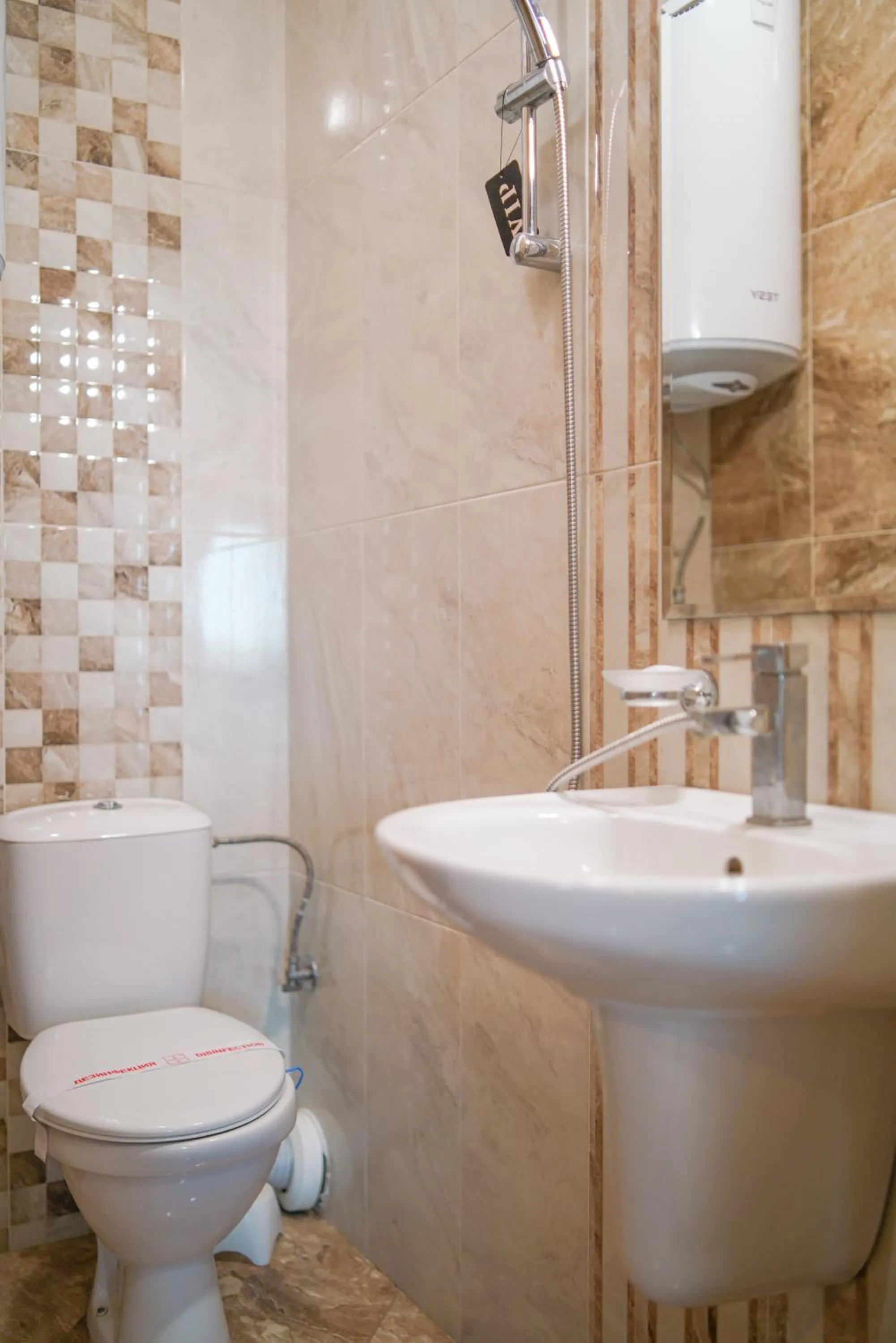 Shower in Evi Apartments 2