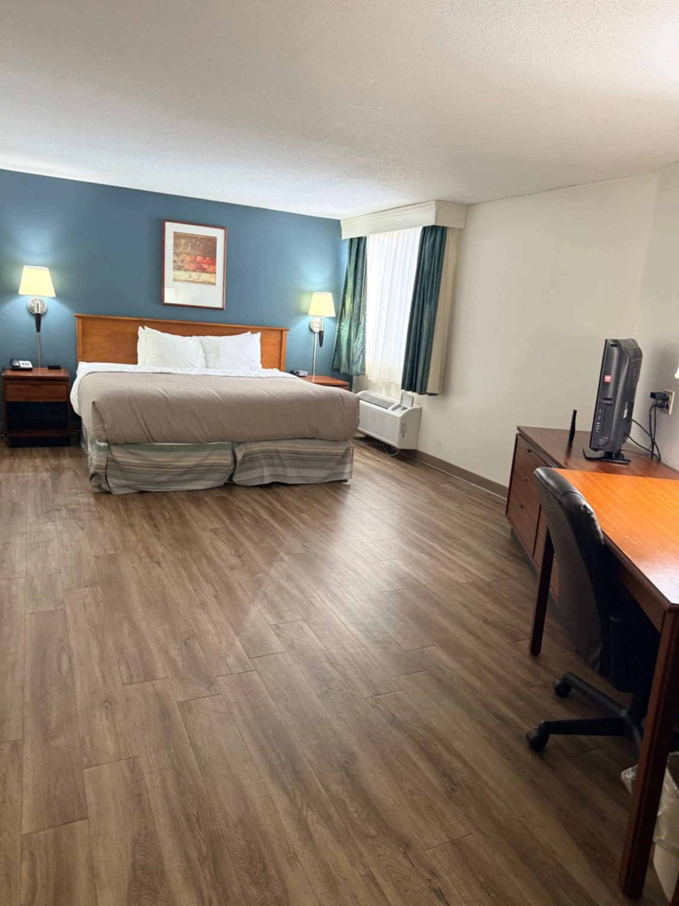 Bed in Quality Inn & Suites Black River Falls I-94