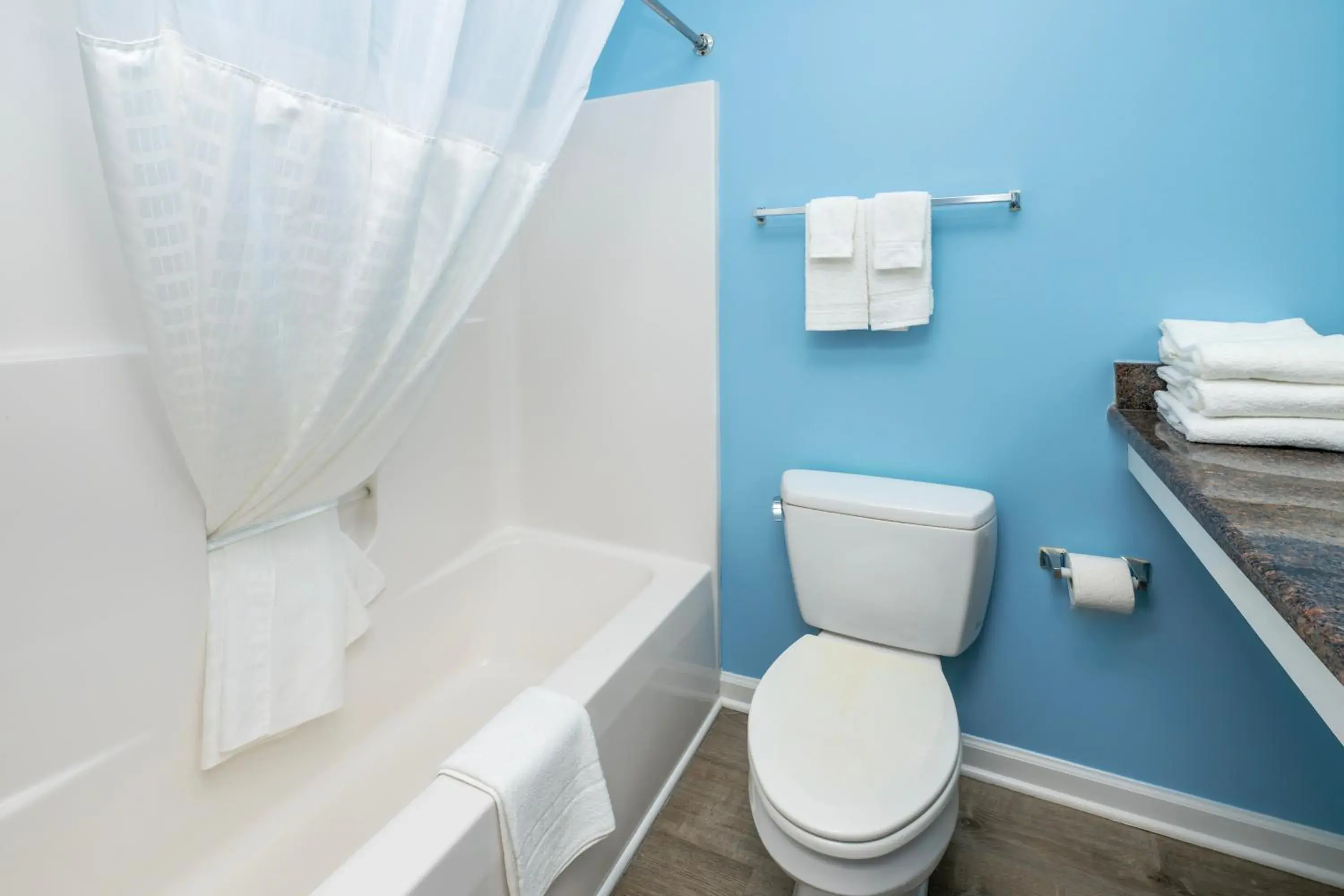 Bathroom in Commander Beach House Hotel Bathroom in Commander Beach House Hotel