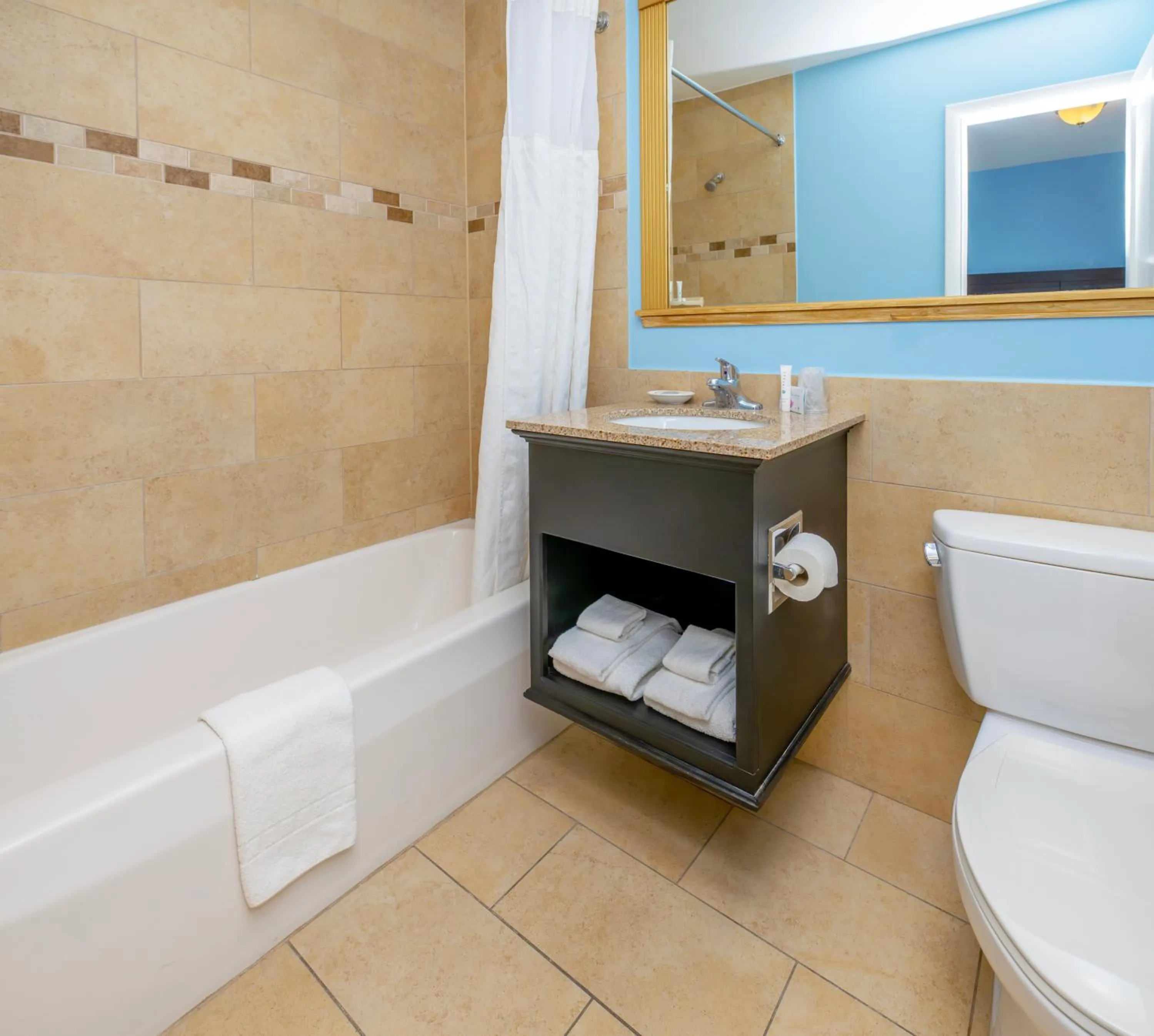 Bathroom in Commander Beach House Hotel
