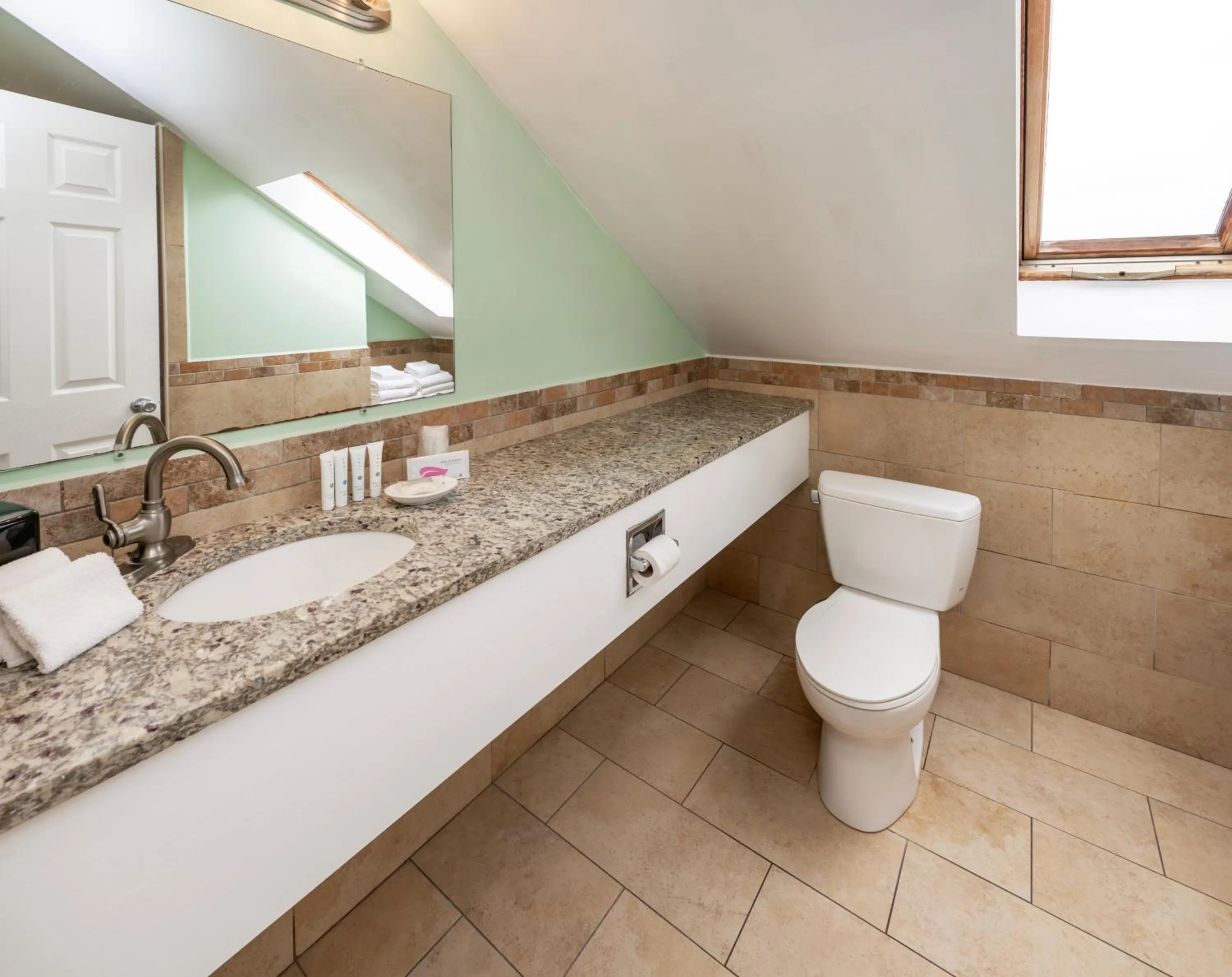 Bathroom in Commander Beach House Hotel
