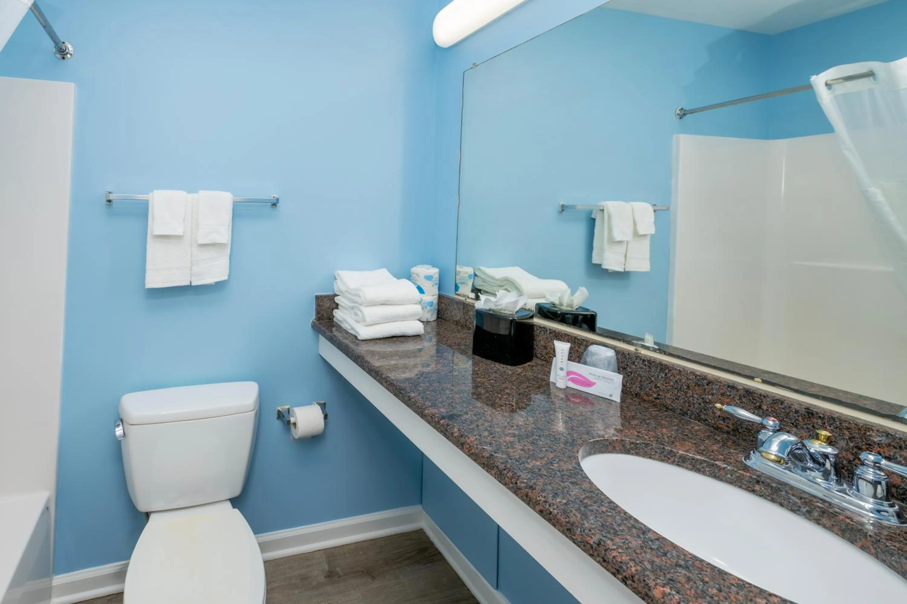 Bathroom in Commander Beach House Hotel