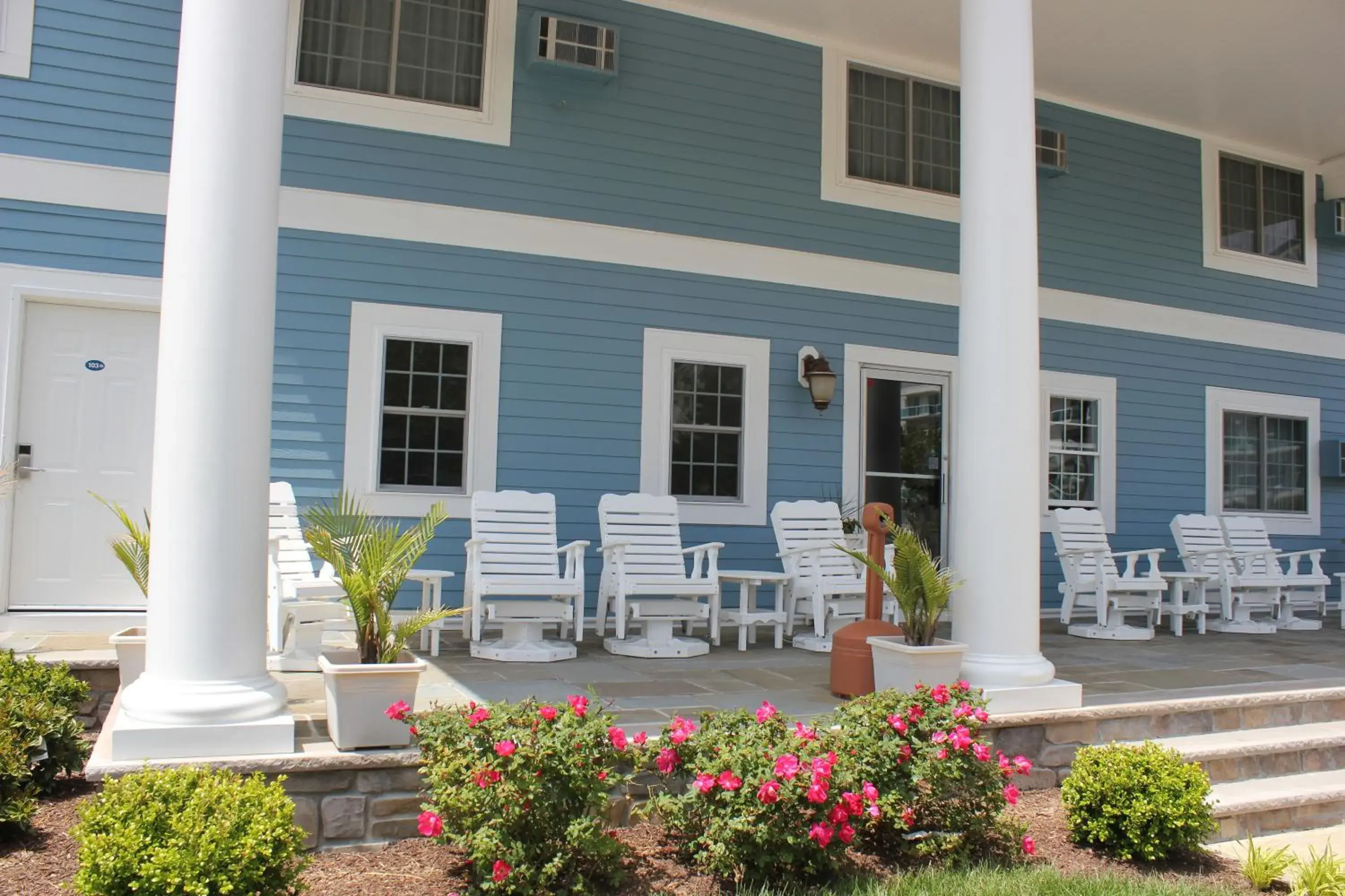 Facade/entrance in Commander Beach House Hotel Facade/entrance in Commander Beach House Hotel