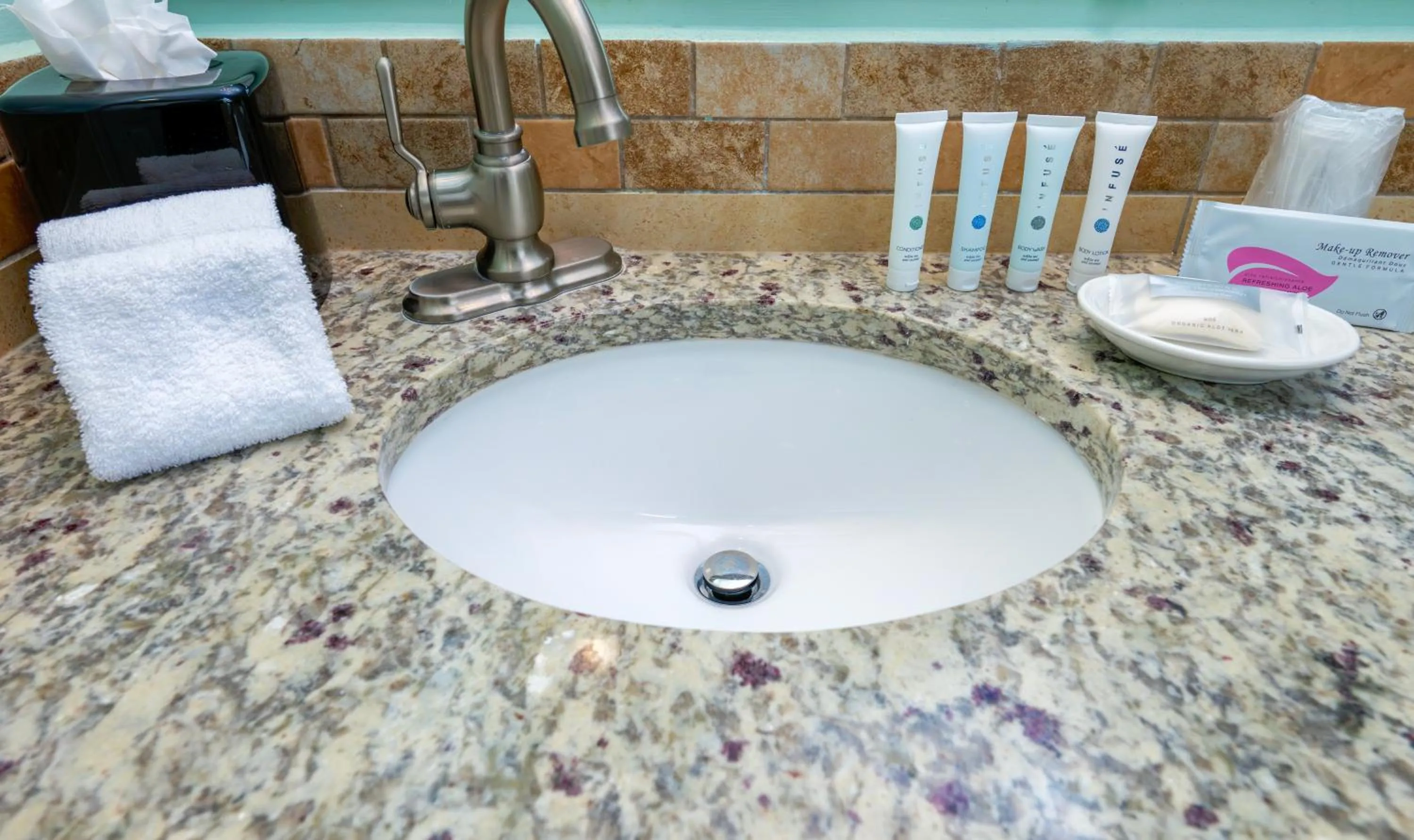 Bathroom in Commander Beach House Hotel