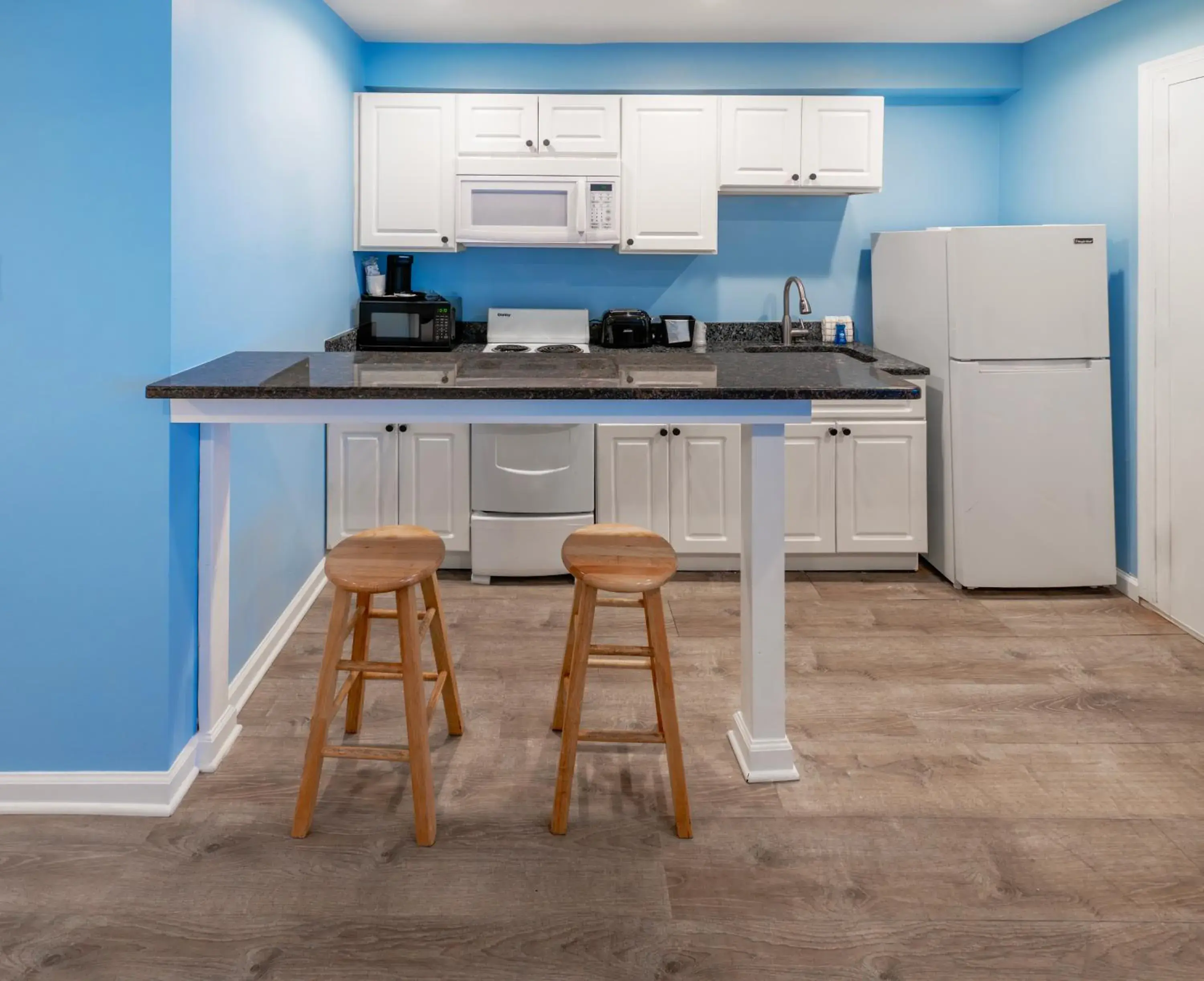 Kitchen or kitchenette in Commander Beach House Hotel Kitchen or kitchenette in Commander Beach House Hotel