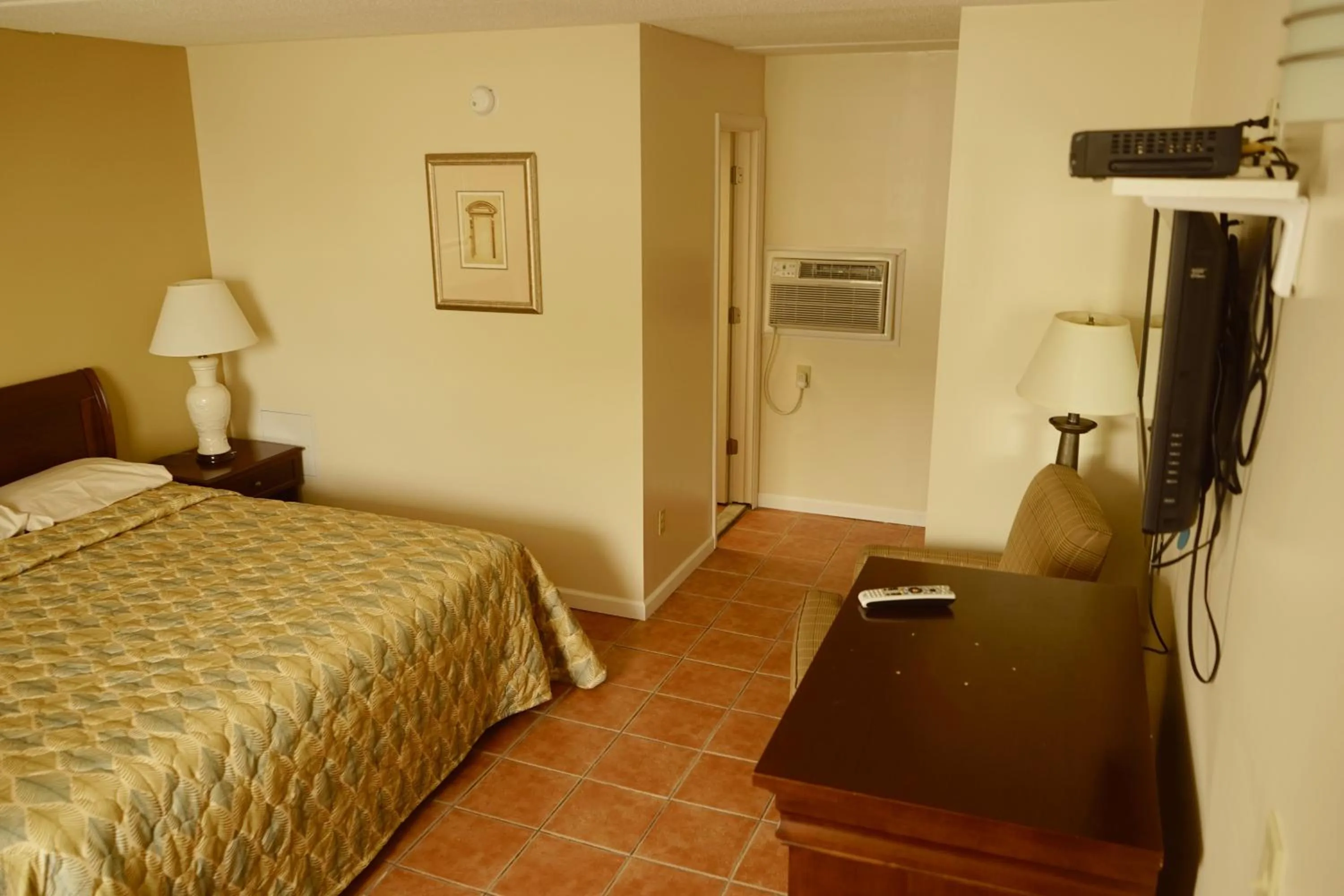 Bedroom, Bed in Sea Cove Motel Ocean City