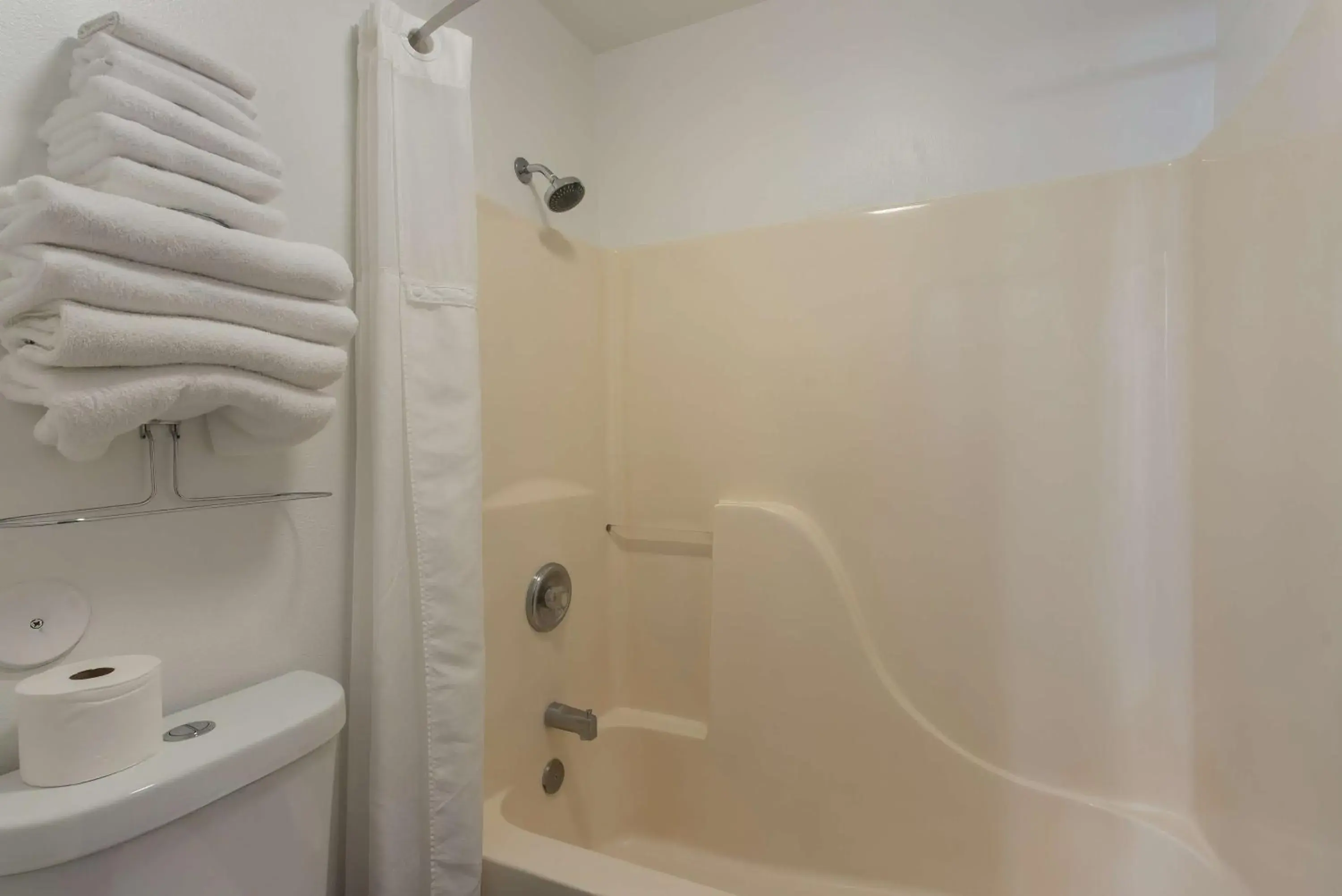 Bathroom in SureStay by Best Western Camp Verde Bathroom in SureStay by Best Western Camp Verde