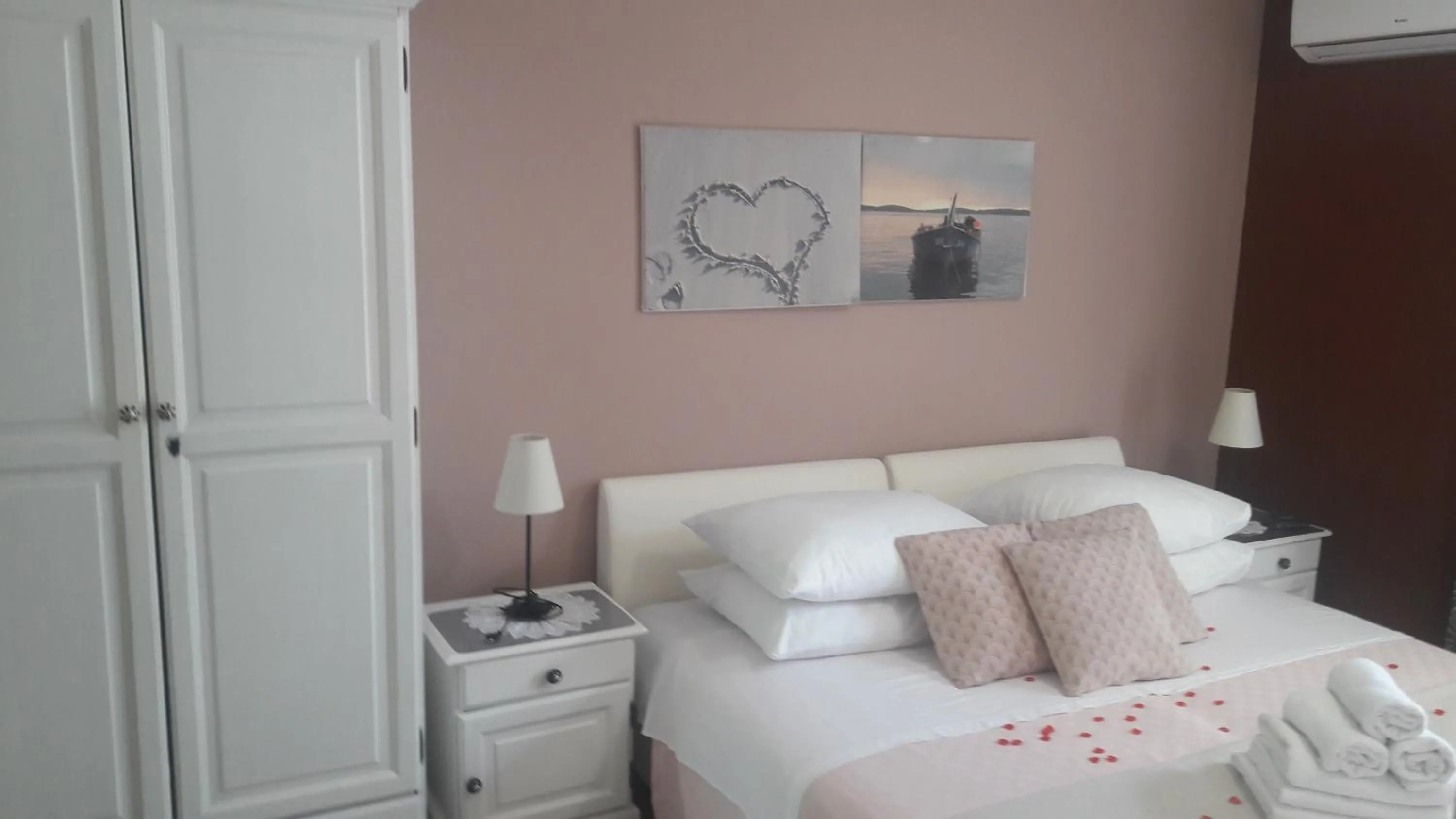 Bed in B&B Buzolic