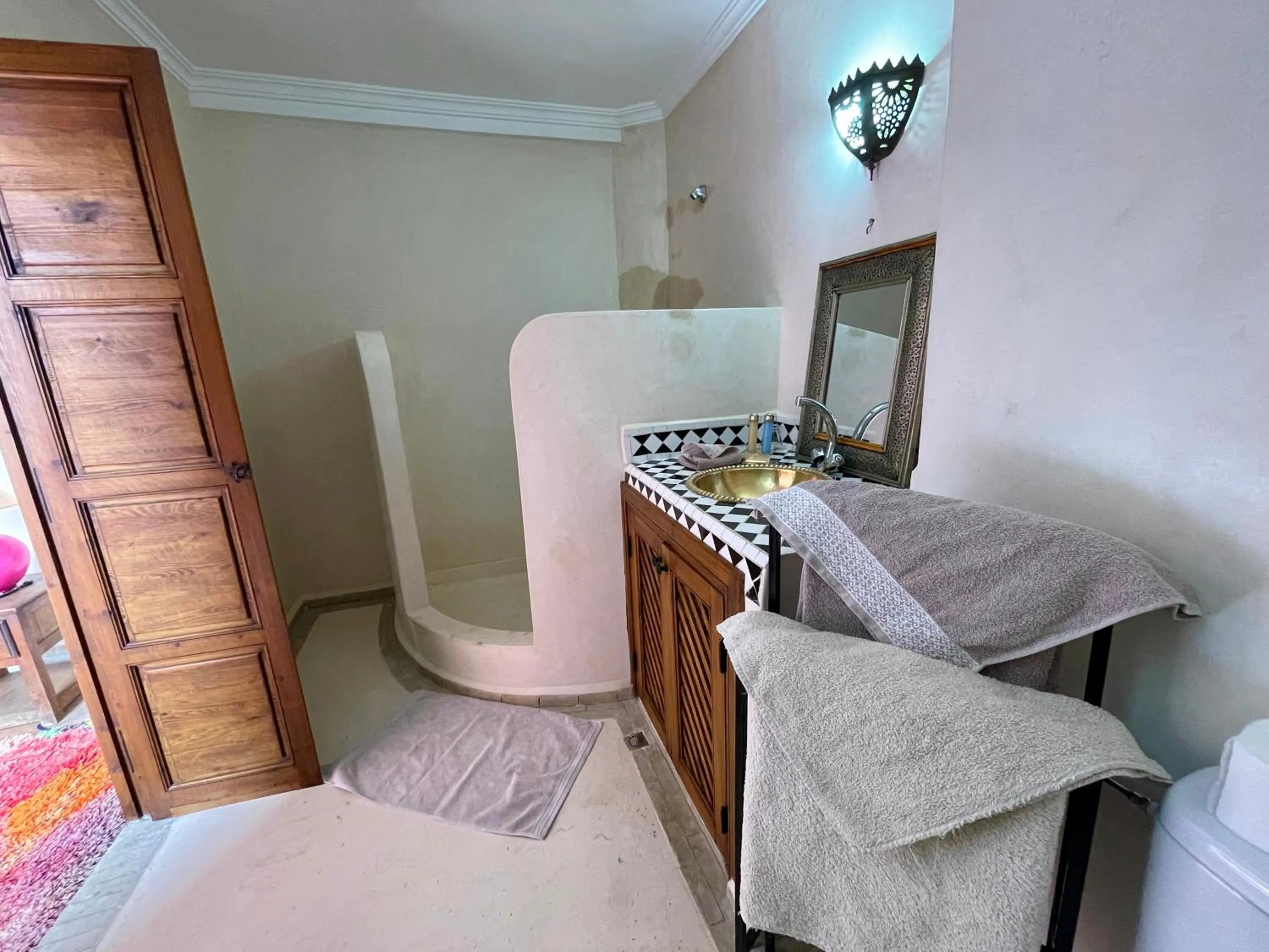 Bathroom, Bed in Riad Elias & Spa