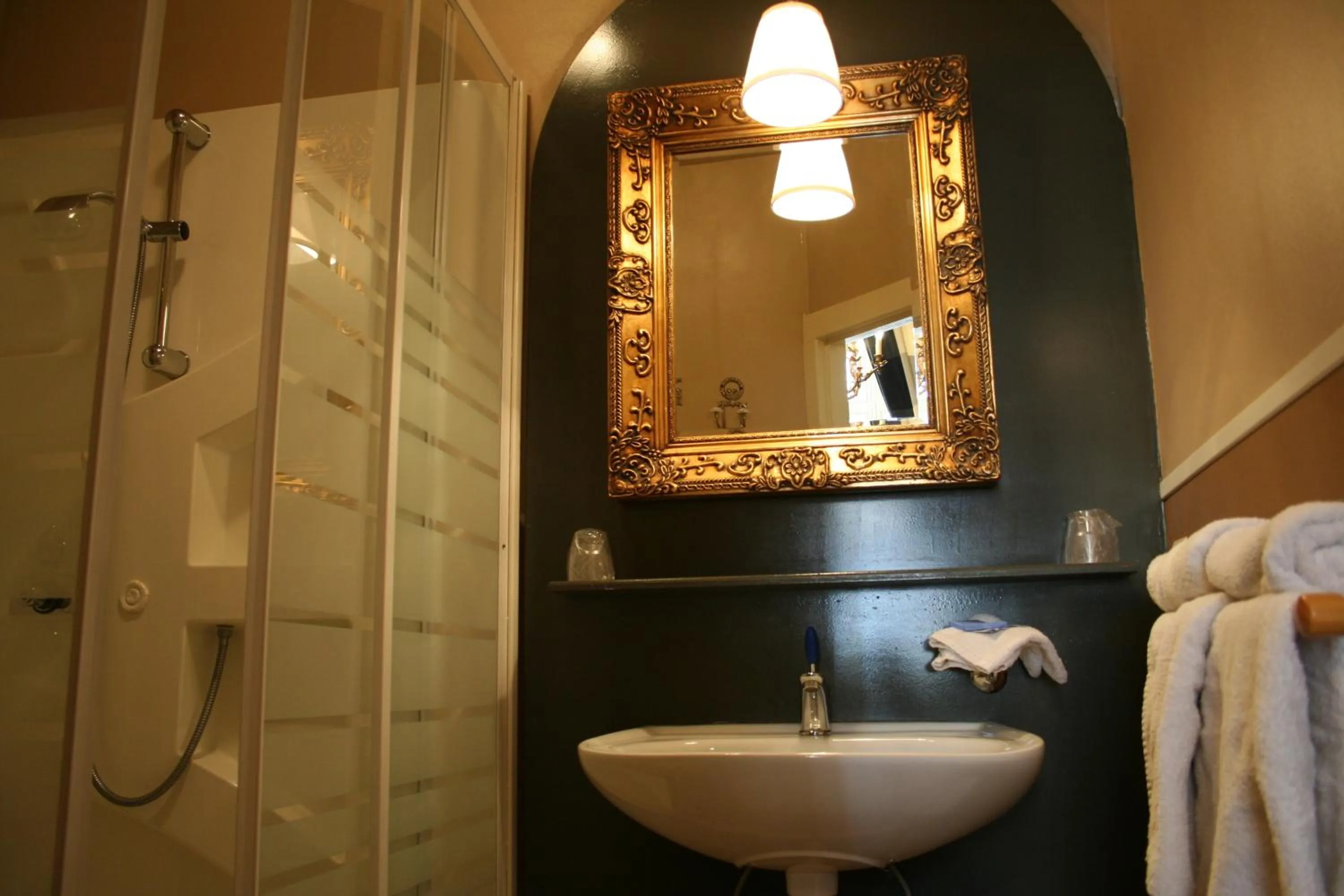 Bathroom in B&B Con Ampère