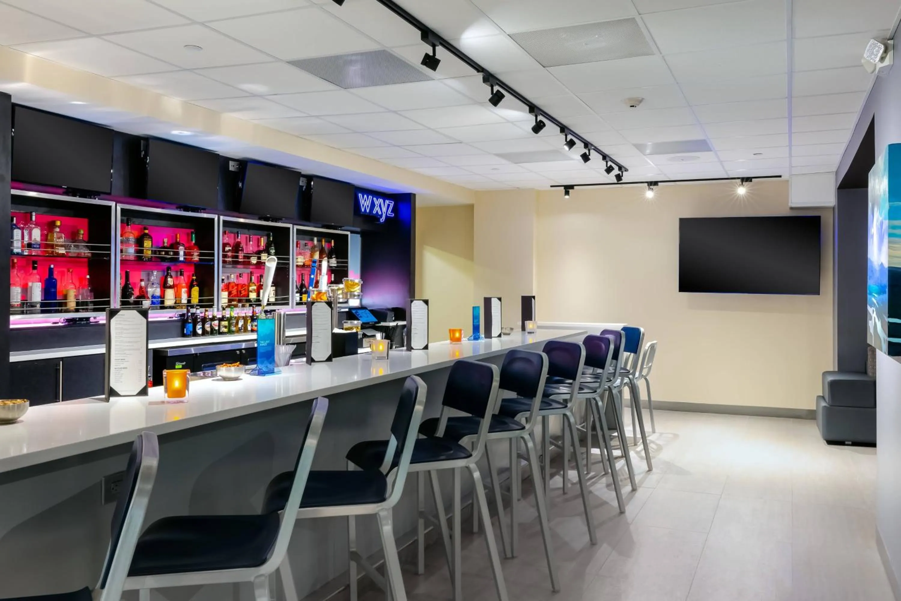 Lounge or bar in Aloft Columbia Harbison