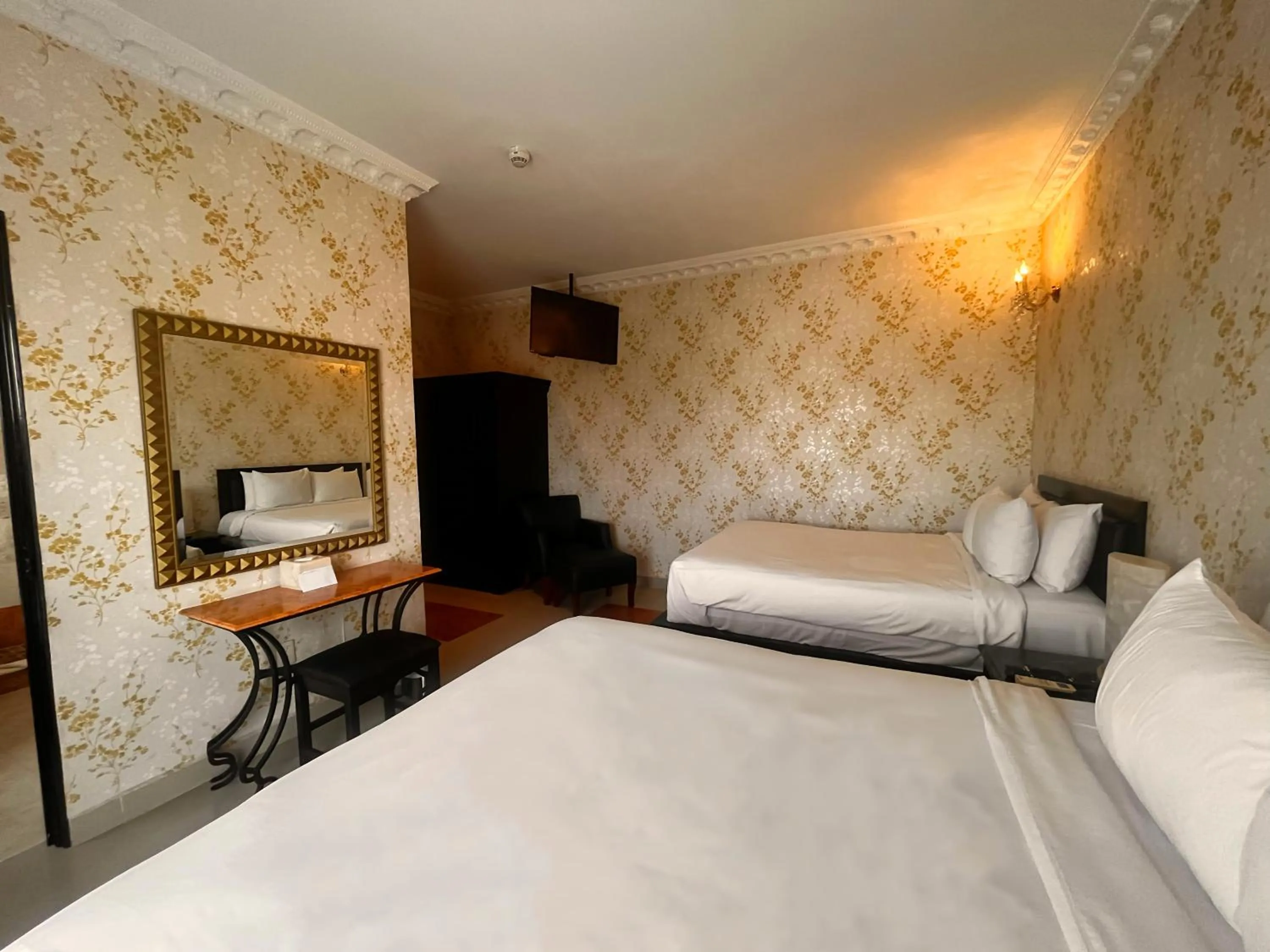 Bedroom, Bed in Hotel Palacio Maya