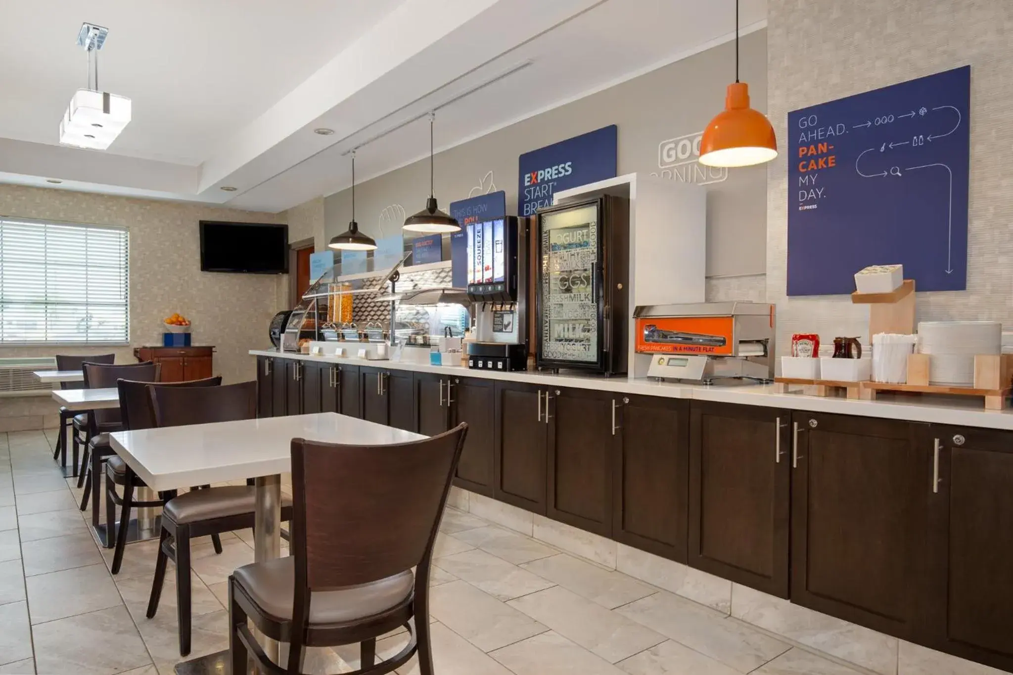 Breakfast in Holiday Inn Express Hotel & Suites Barrie by IHG Breakfast in Holiday Inn Express Hotel & Suites Barrie by IHG