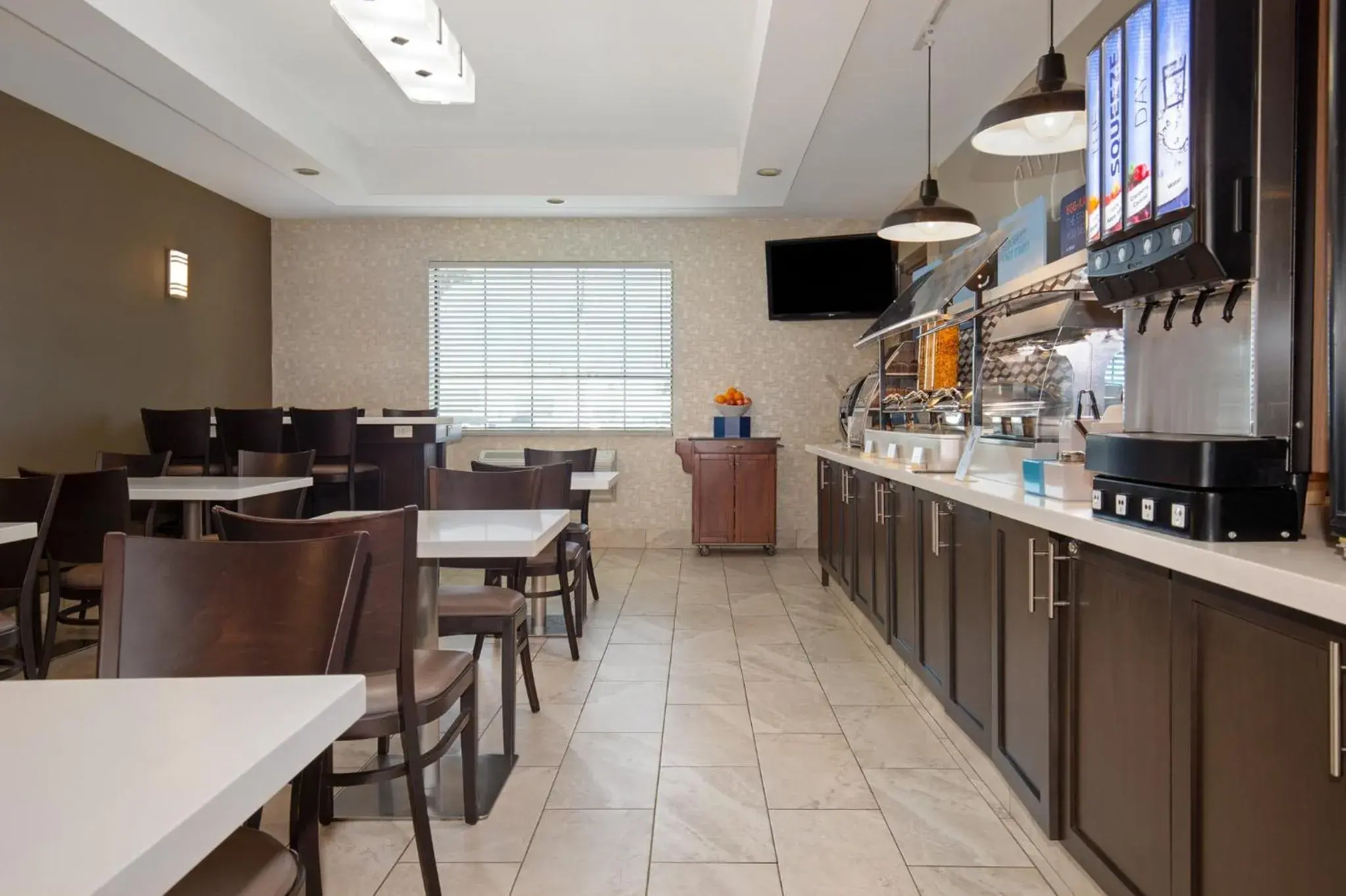 Breakfast in Holiday Inn Express Hotel & Suites Barrie by IHG Breakfast in Holiday Inn Express Hotel & Suites Barrie by IHG