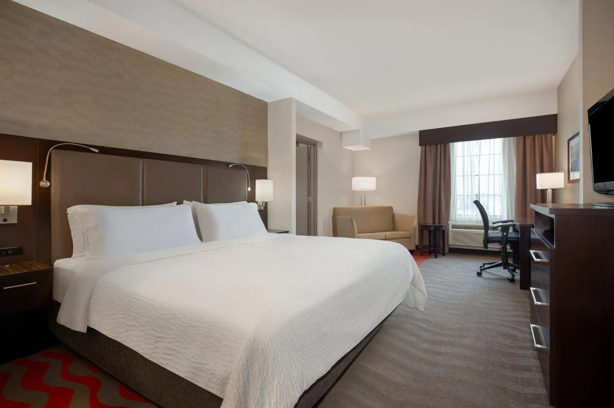 Photo of the whole room, Bed in Holiday Inn Express Hotel & Suites Barrie by IHG