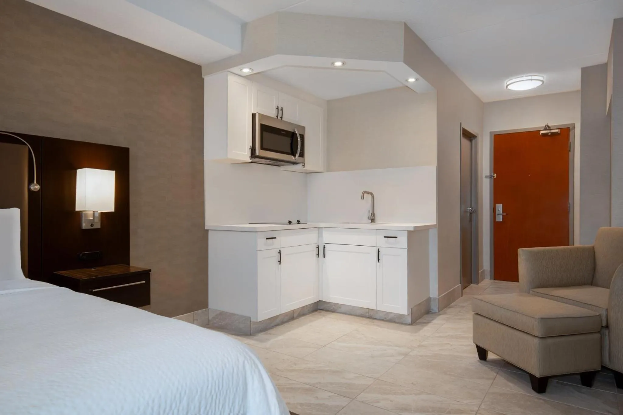 Photo of the whole room, Bed in Holiday Inn Express Hotel & Suites Barrie by IHG