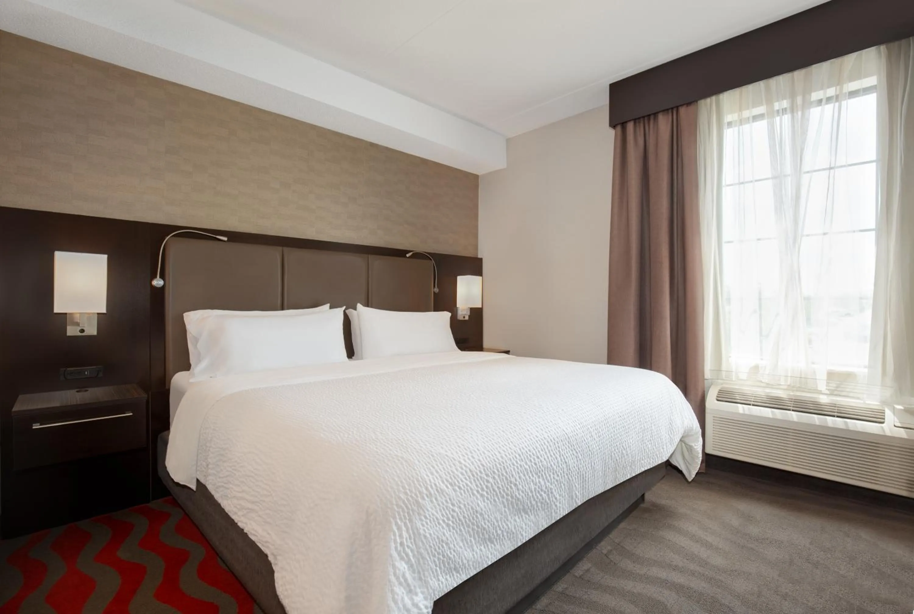 Bed in Holiday Inn Express Hotel & Suites Barrie by IHG