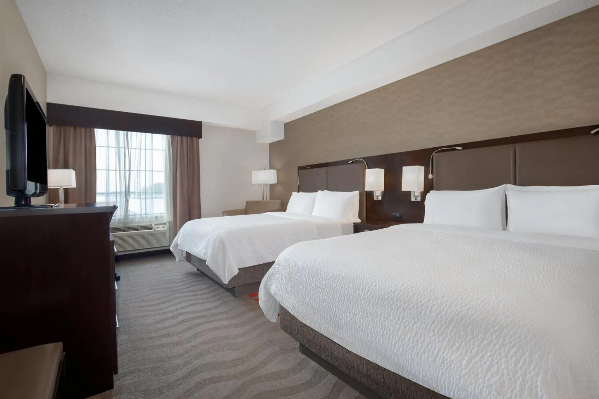 Photo of the whole room, Bed in Holiday Inn Express Hotel & Suites Barrie by IHG