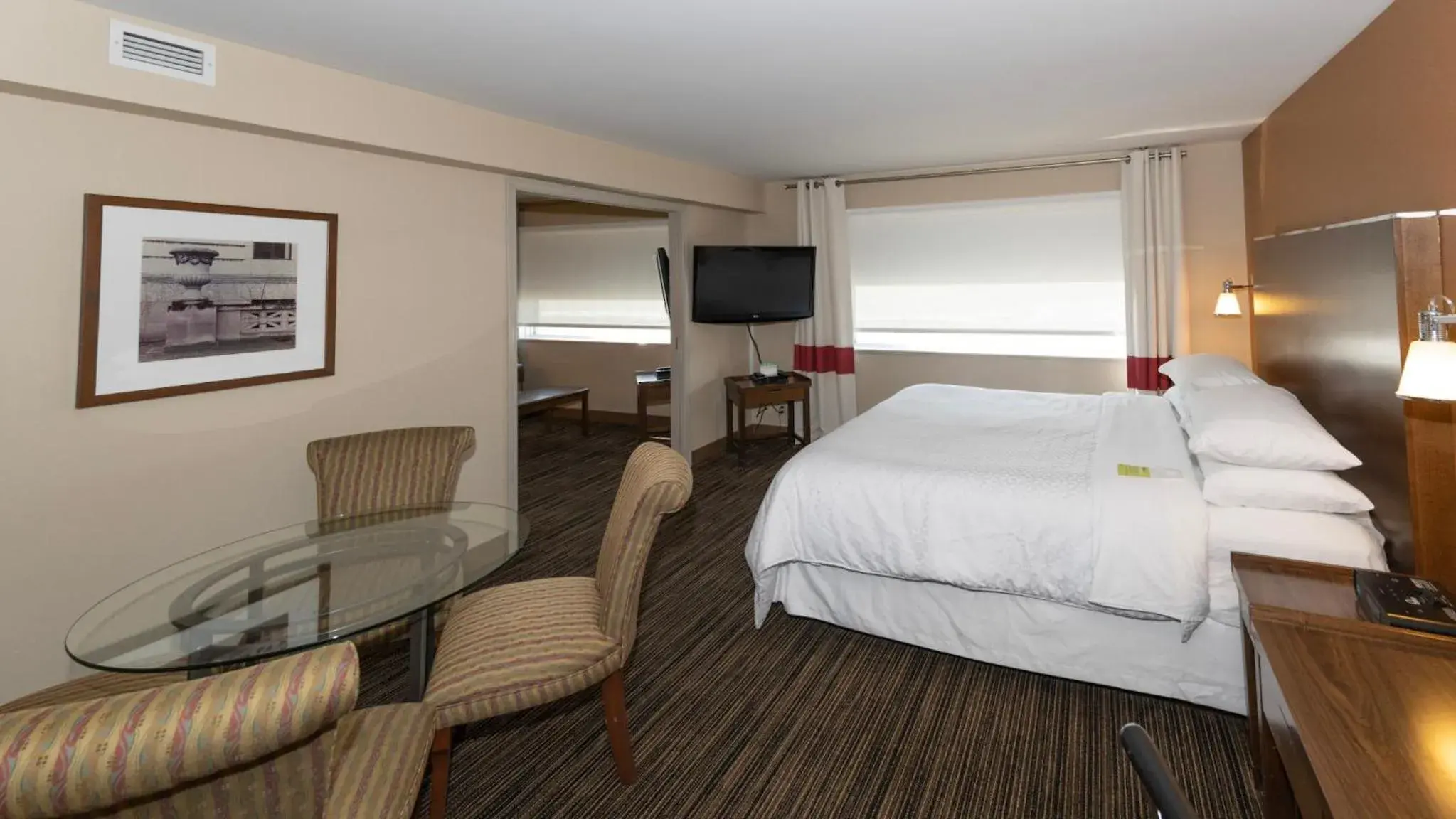 Bed in Lakeview Signature, Trademark Collection by Wyndham Bed in Lakeview Signature, Trademark Collection by Wyndham