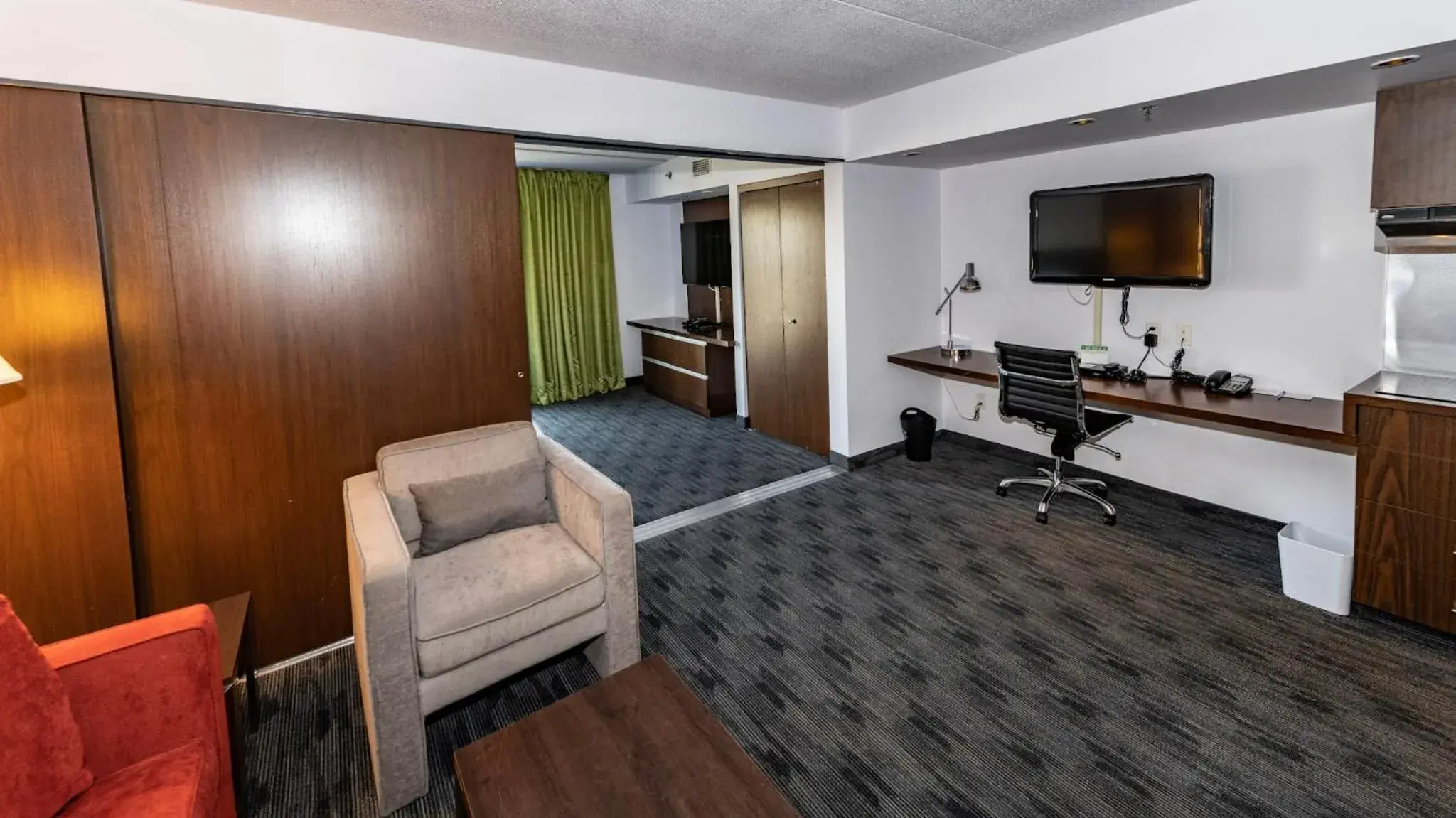 TV and multimedia in Lakeview Signature, Trademark Collection by Wyndham TV and multimedia in Lakeview Signature, Trademark Collection by Wyndham