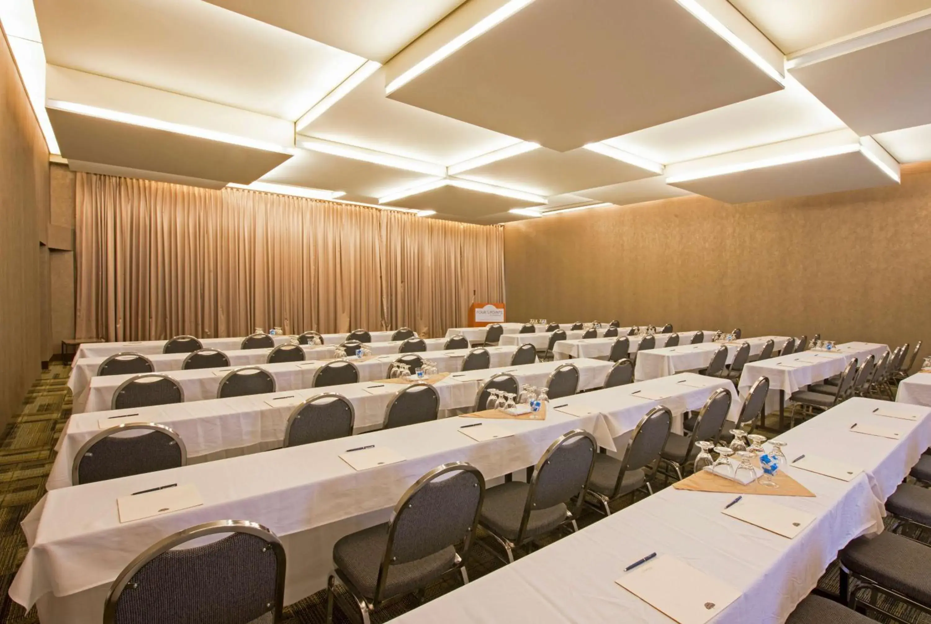 Photo of the whole room in Lakeview Signature, Trademark Collection by Wyndham Photo of the whole room in Lakeview Signature, Trademark Collection by Wyndham