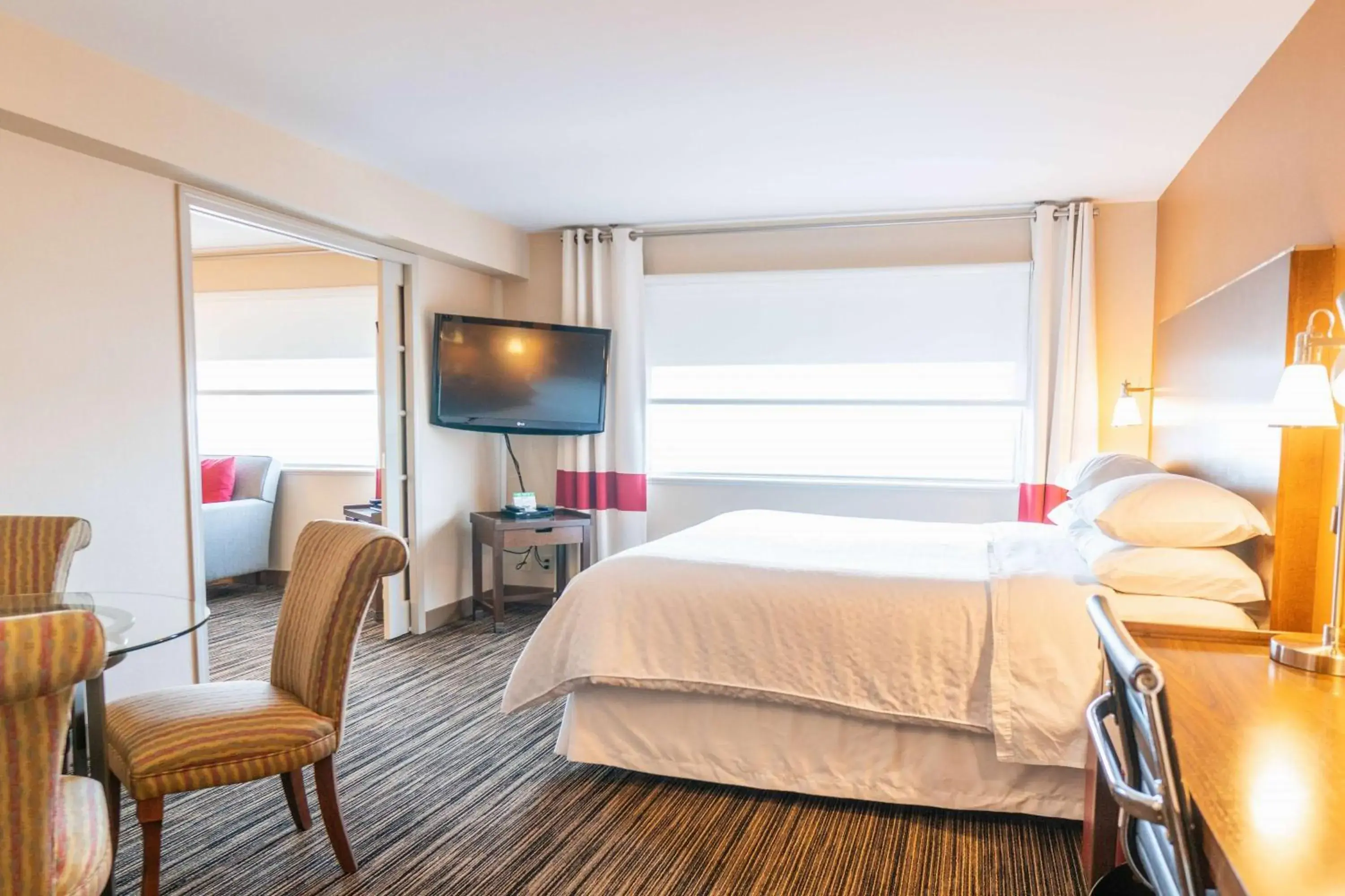 Photo of the whole room, Bed in Lakeview Signature, Trademark Collection by Wyndham Photo of the whole room, Bed in Lakeview Signature, Trademark Collection by Wyndham