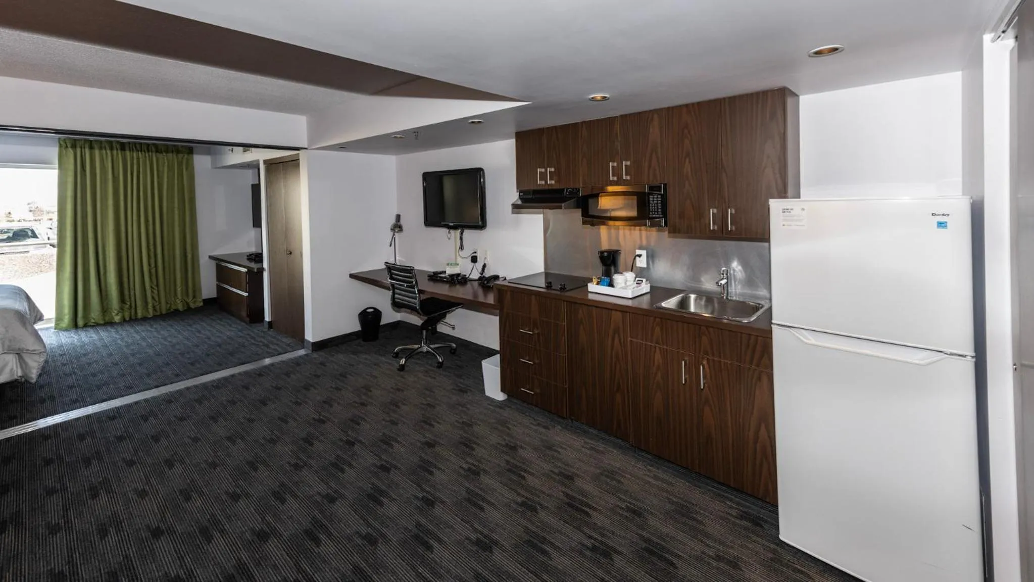 Kitchen or kitchenette in Lakeview Signature, Trademark Collection by Wyndham