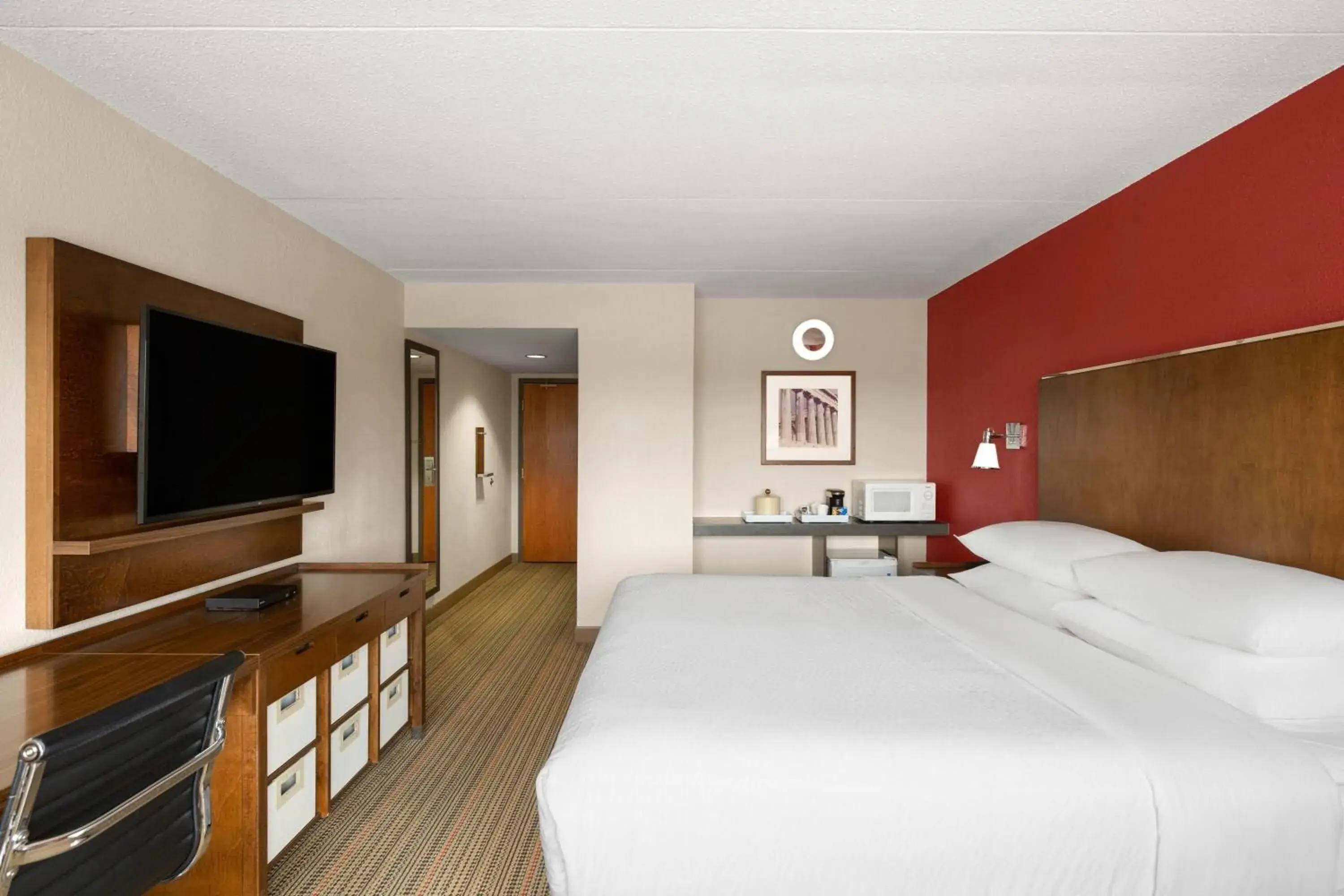 Photo of the whole room, Bed in Lakeview Signature, Trademark Collection by Wyndham Photo of the whole room, Bed in Lakeview Signature, Trademark Collection by Wyndham