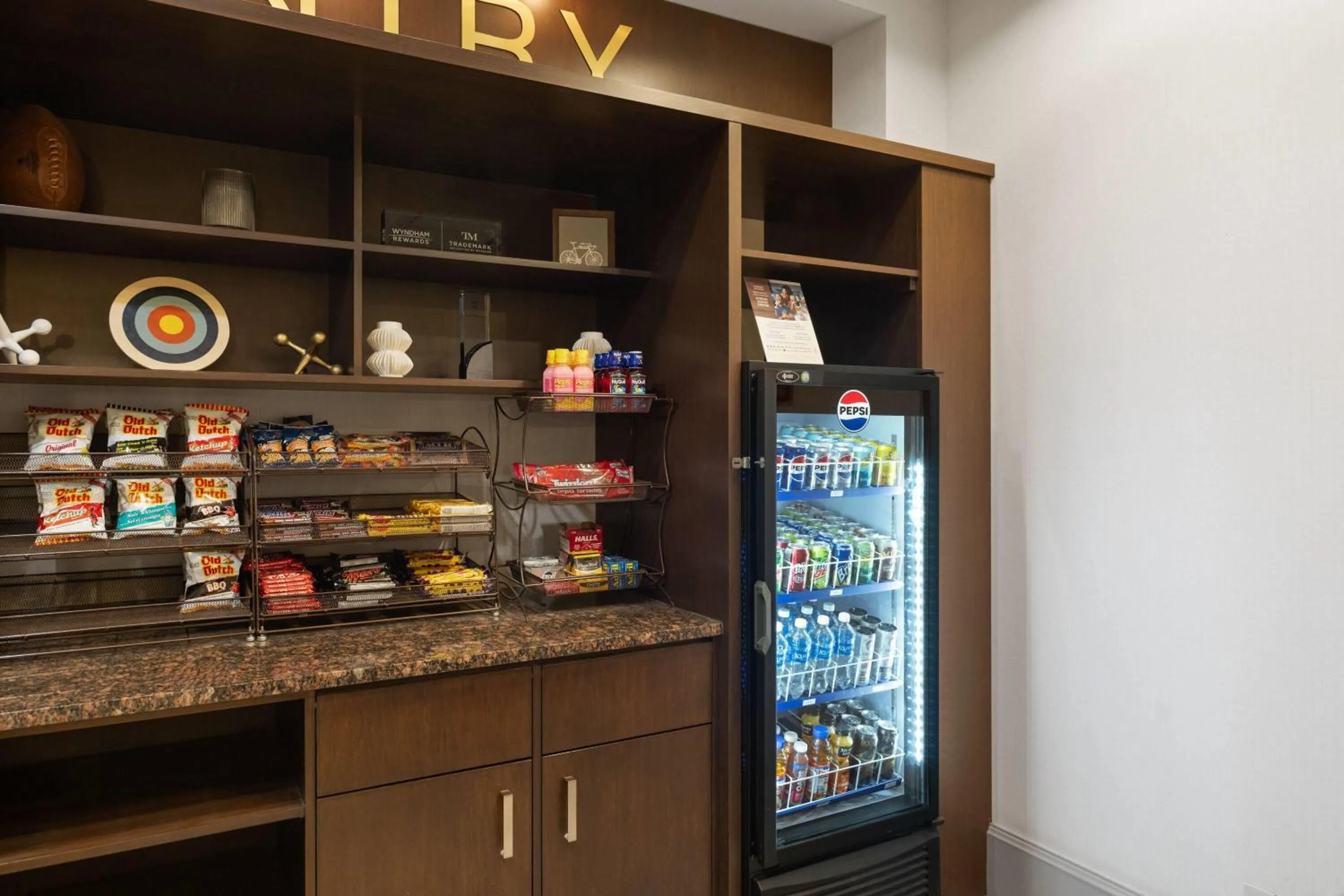 Food and drinks in Lakeview Signature, Trademark Collection by Wyndham