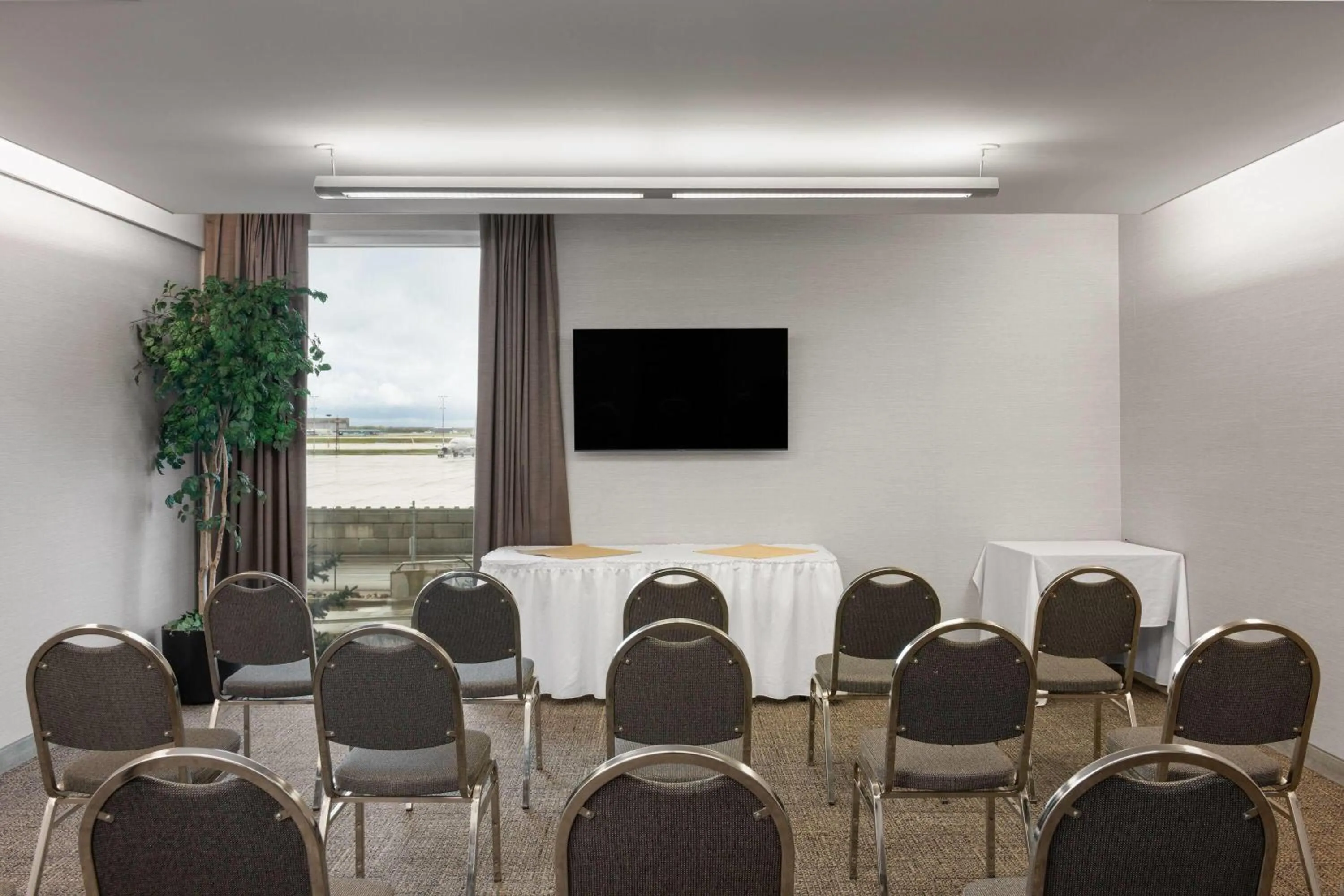 Meeting/conference room in Lakeview Signature, Trademark Collection by Wyndham