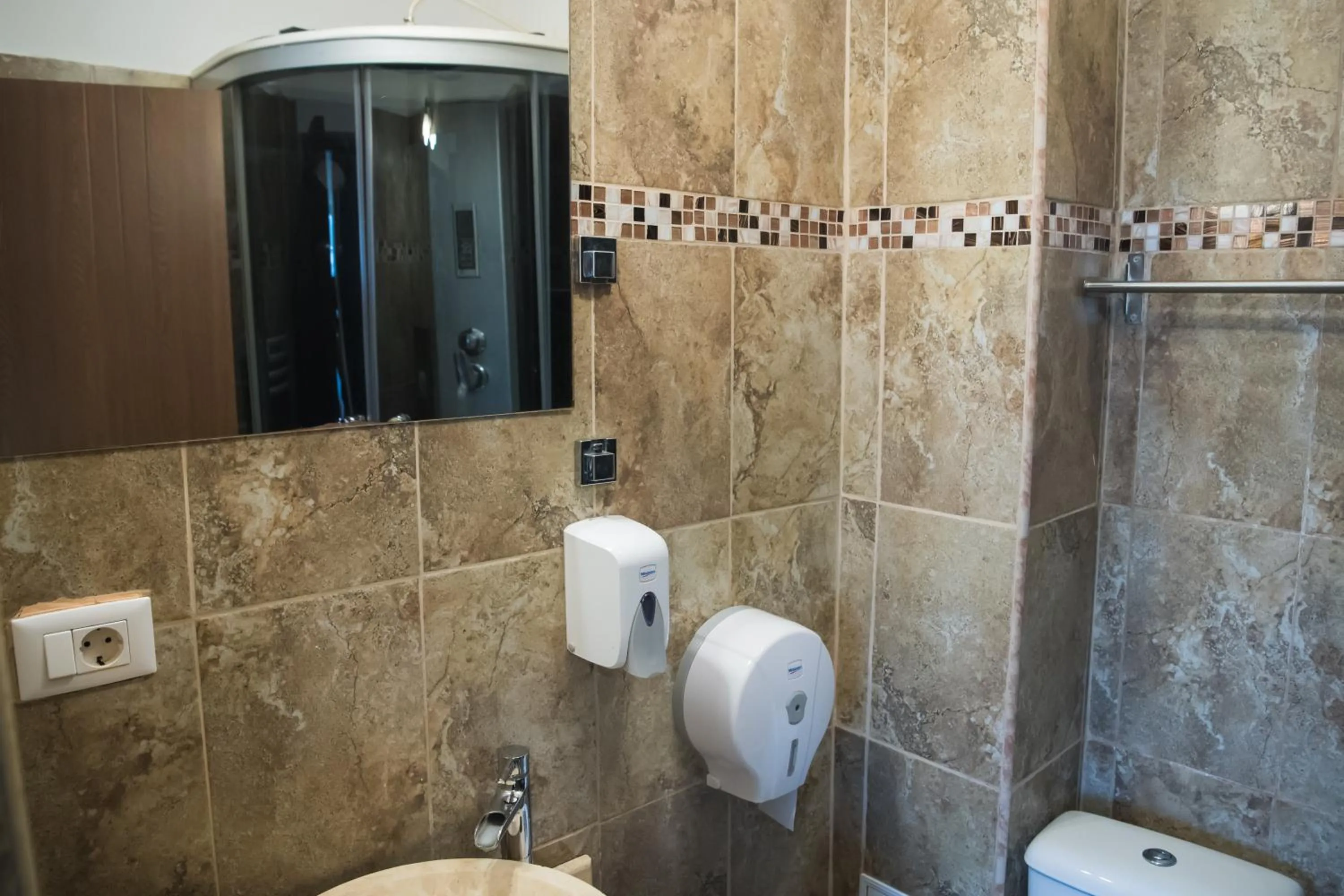 Shower in MBI Travel Inn