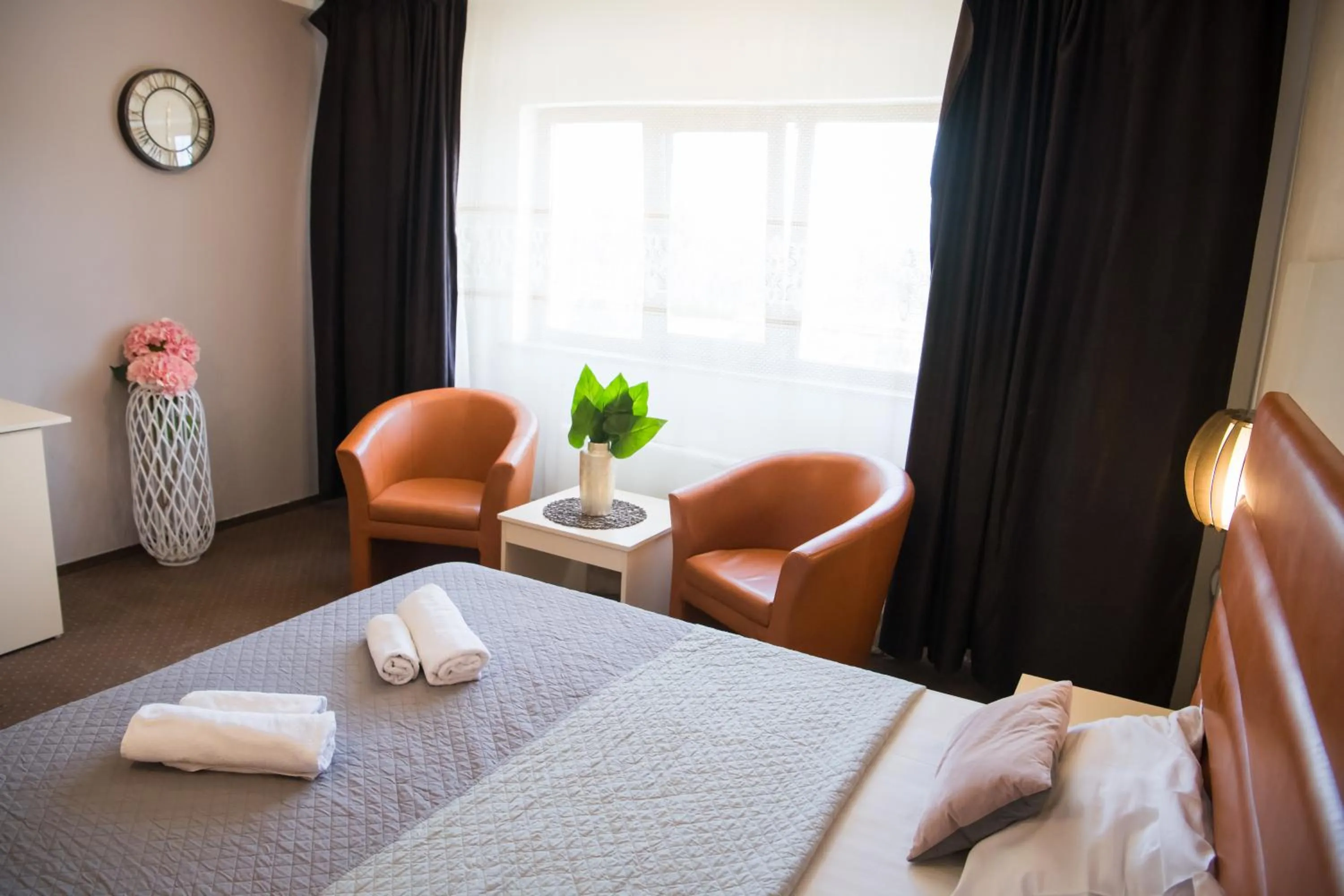 Bed in MBI Travel Inn