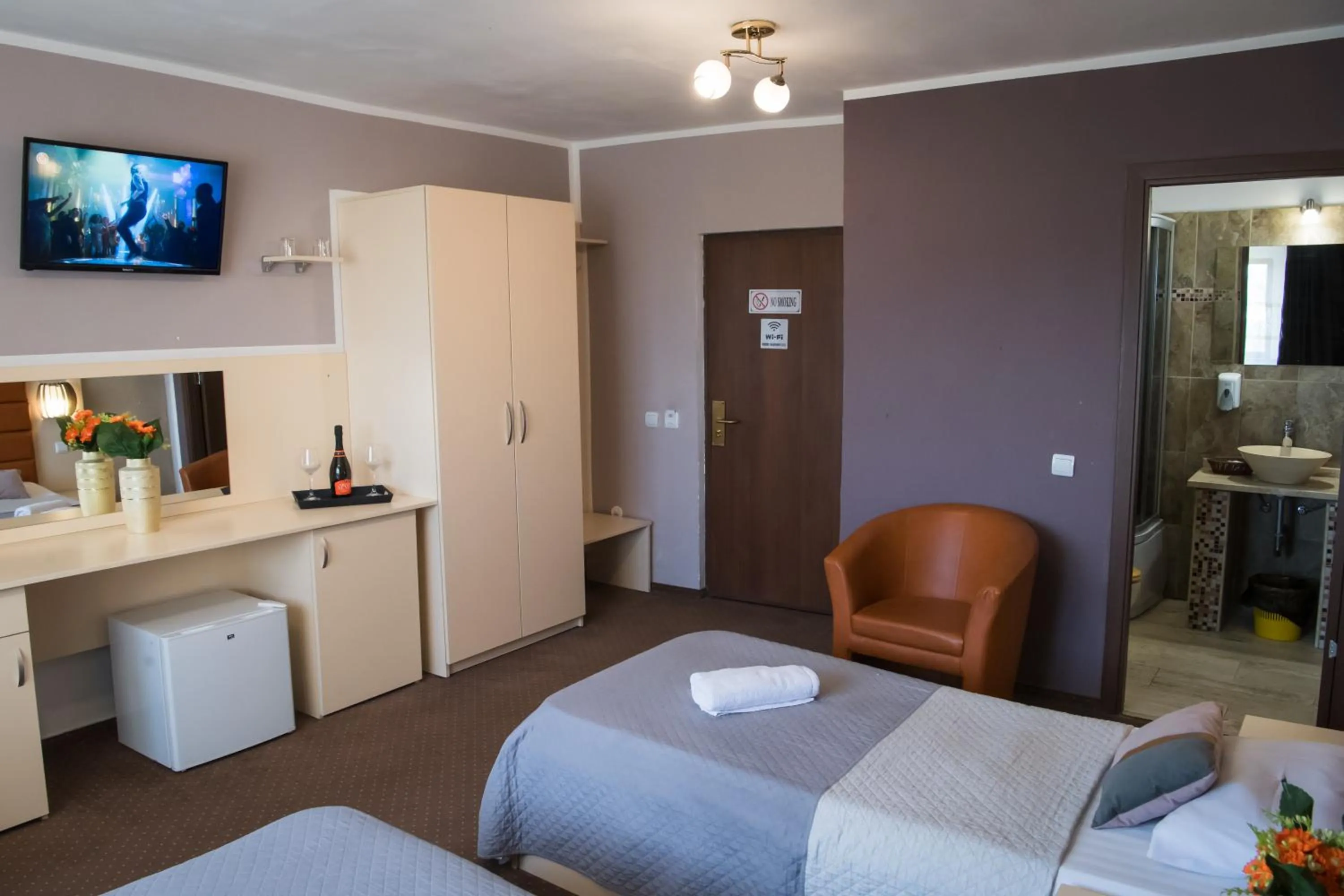 Bed in MBI Travel Inn