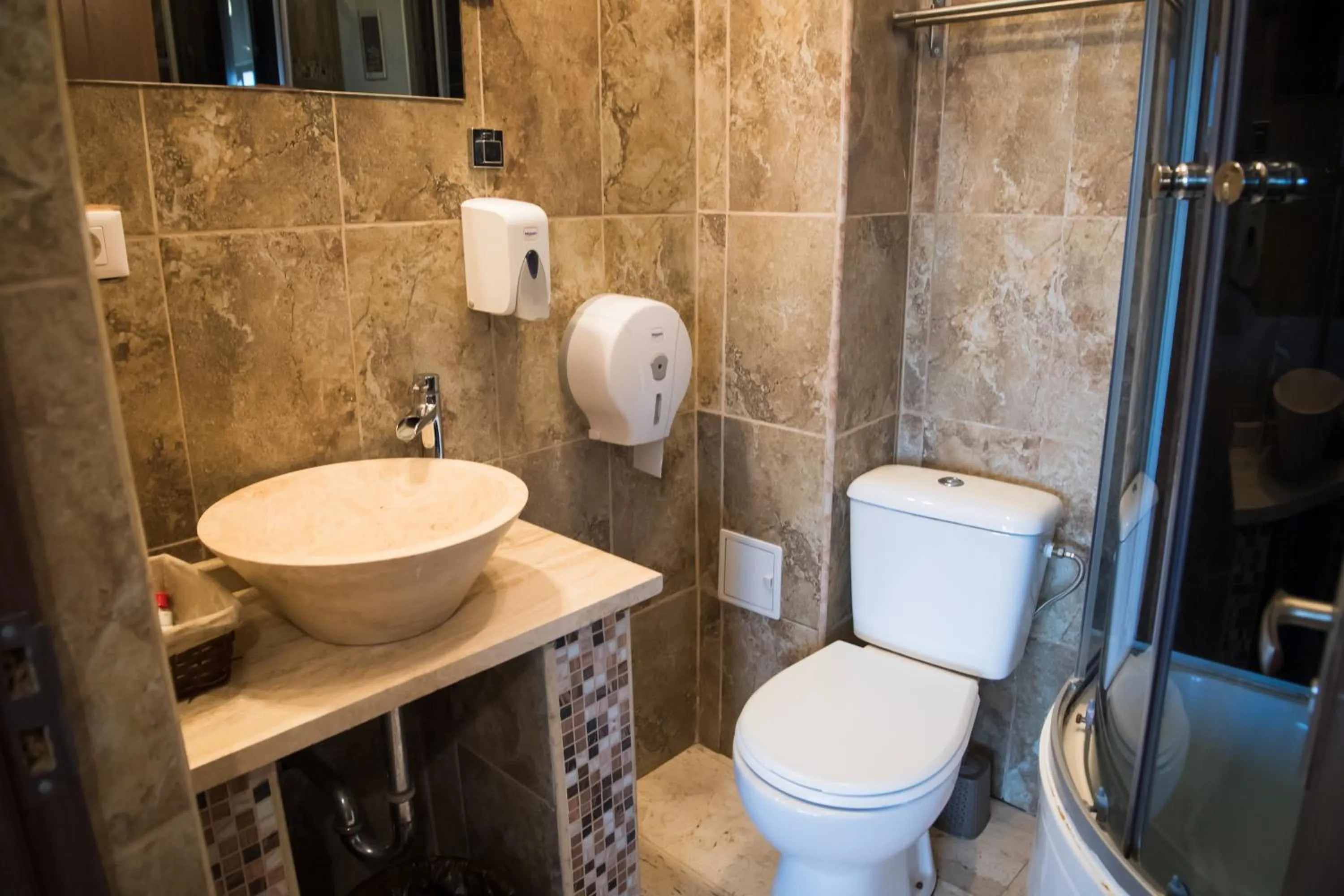 Shower in MBI Travel Inn