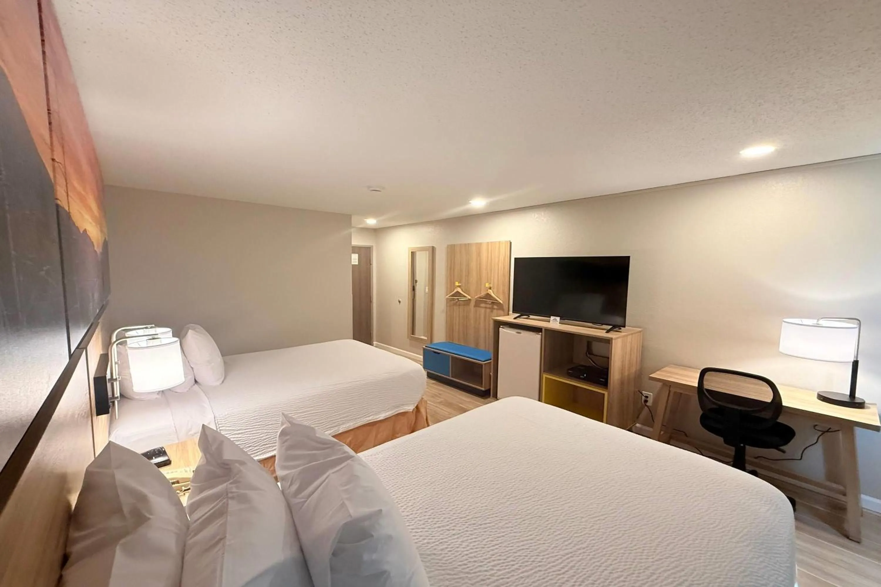 Photo of the whole room, Bed in Days Inn by Wyndham Torrington