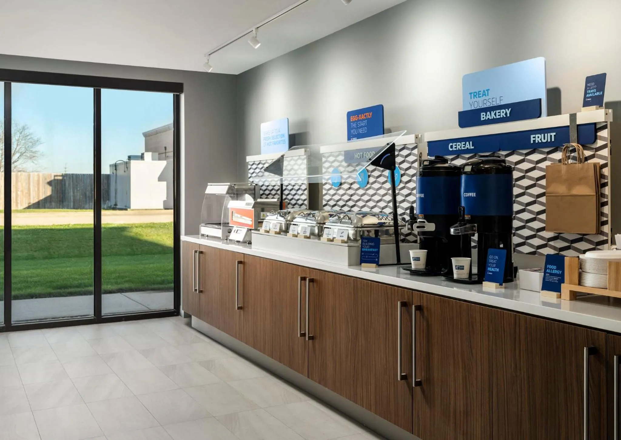 Breakfast in Holiday Inn Express Peru-Lasalle Area by IHG