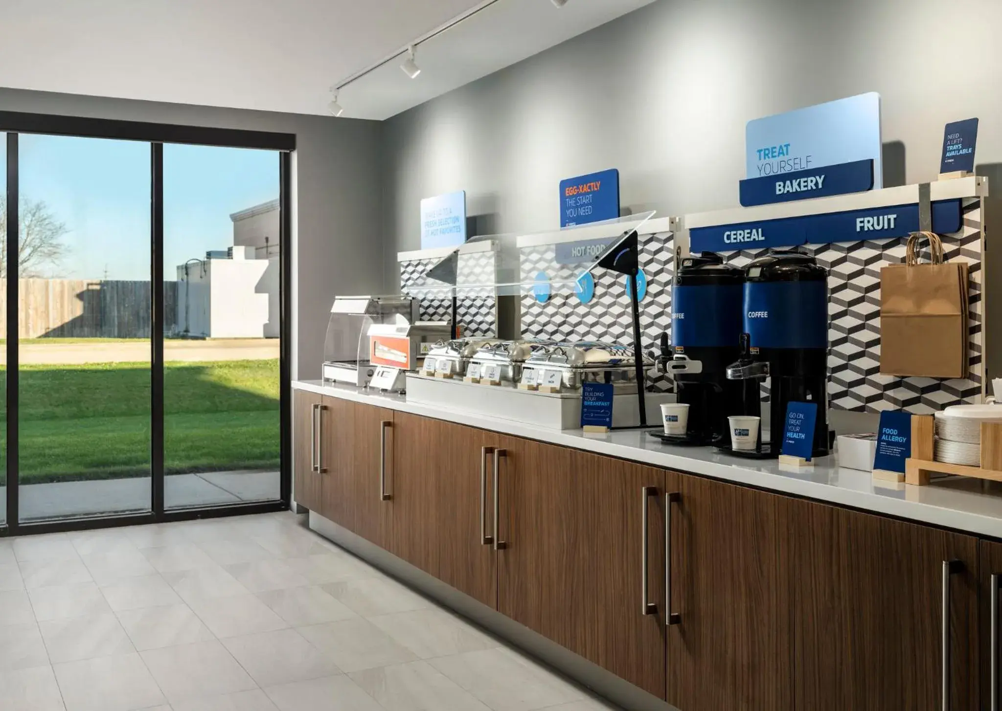 Breakfast in Holiday Inn Express Peru-Lasalle Area by IHG Breakfast in Holiday Inn Express Peru-Lasalle Area by IHG