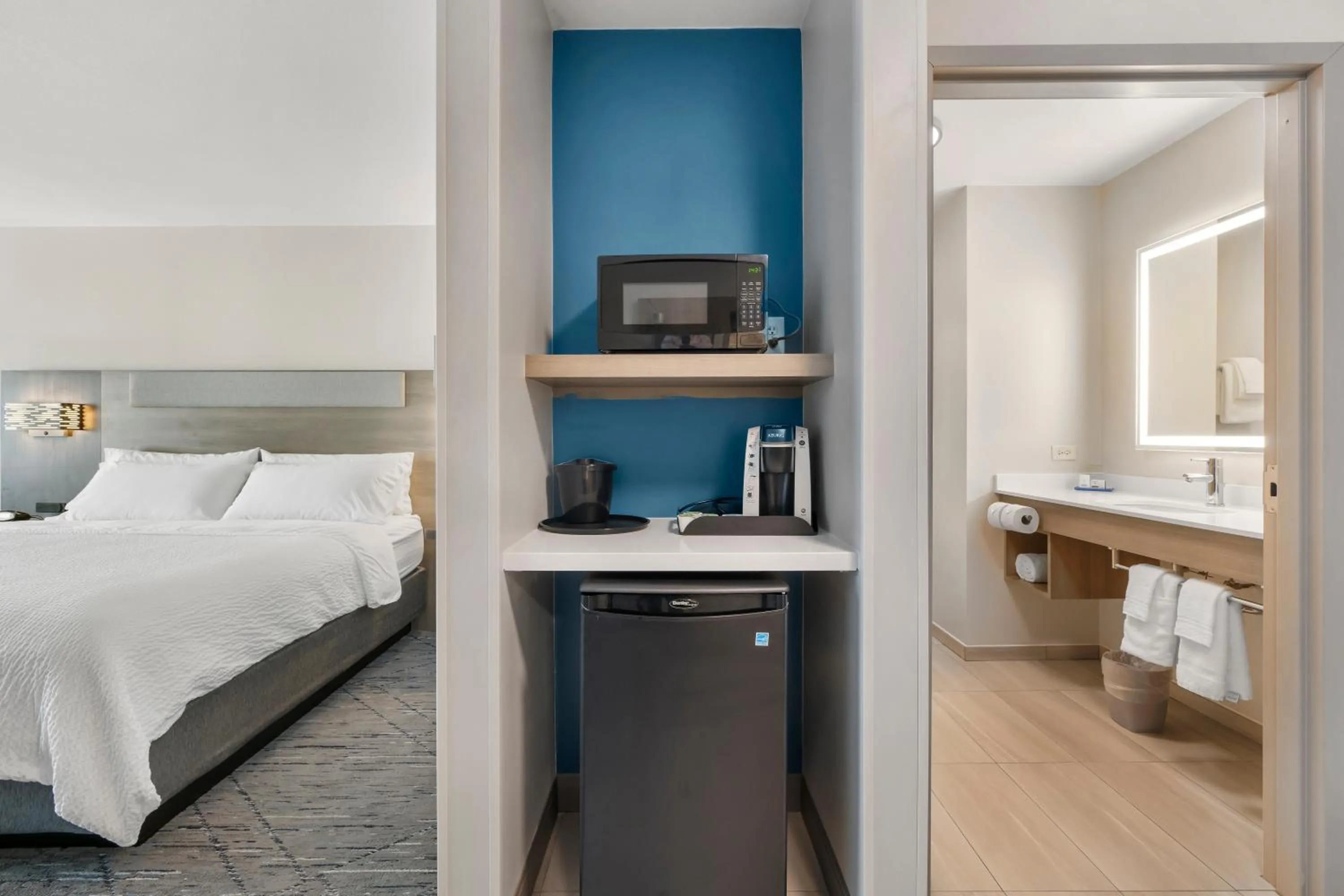 Bedroom, Bed in Holiday Inn Express Peru-Lasalle Area by IHG