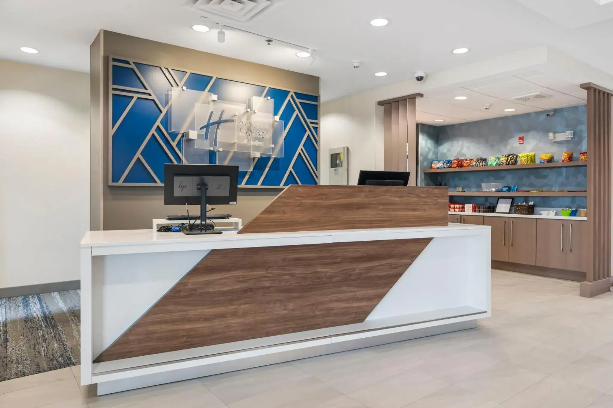 Property building in Holiday Inn Express Peru-Lasalle Area by IHG Property building in Holiday Inn Express Peru-Lasalle Area by IHG