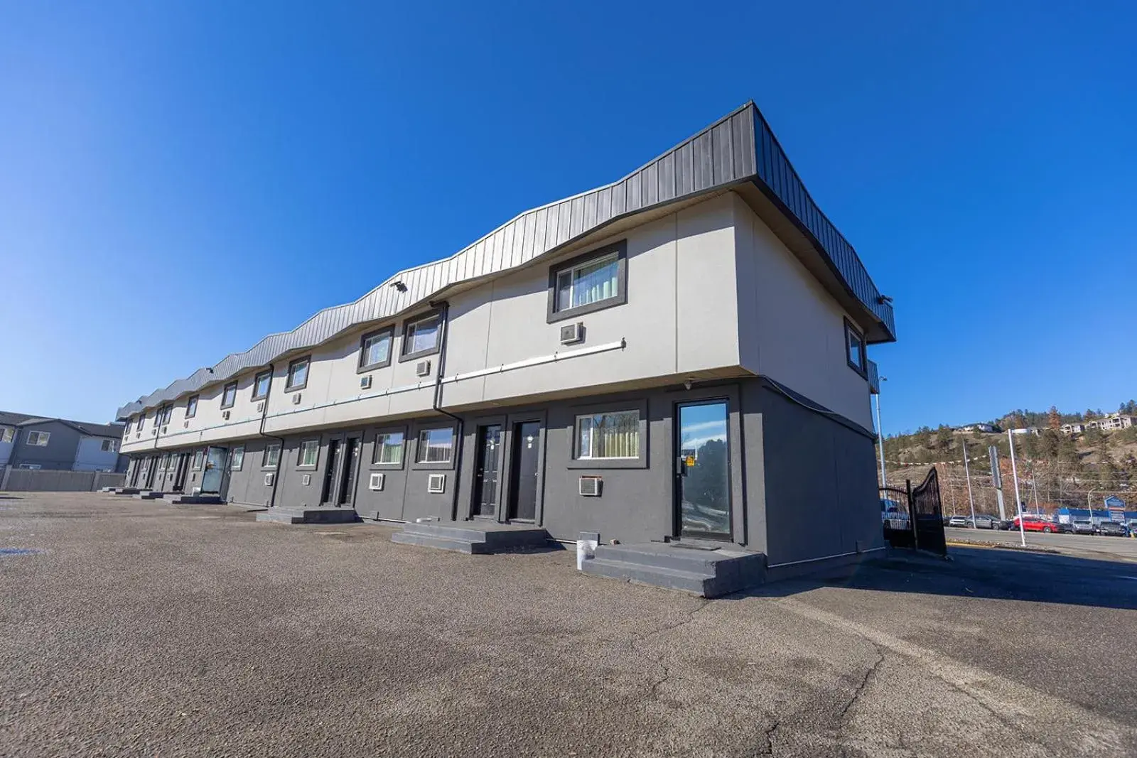 Property building in Canadas Best Value Inn Kelowna Property building in Canadas Best Value Inn Kelowna