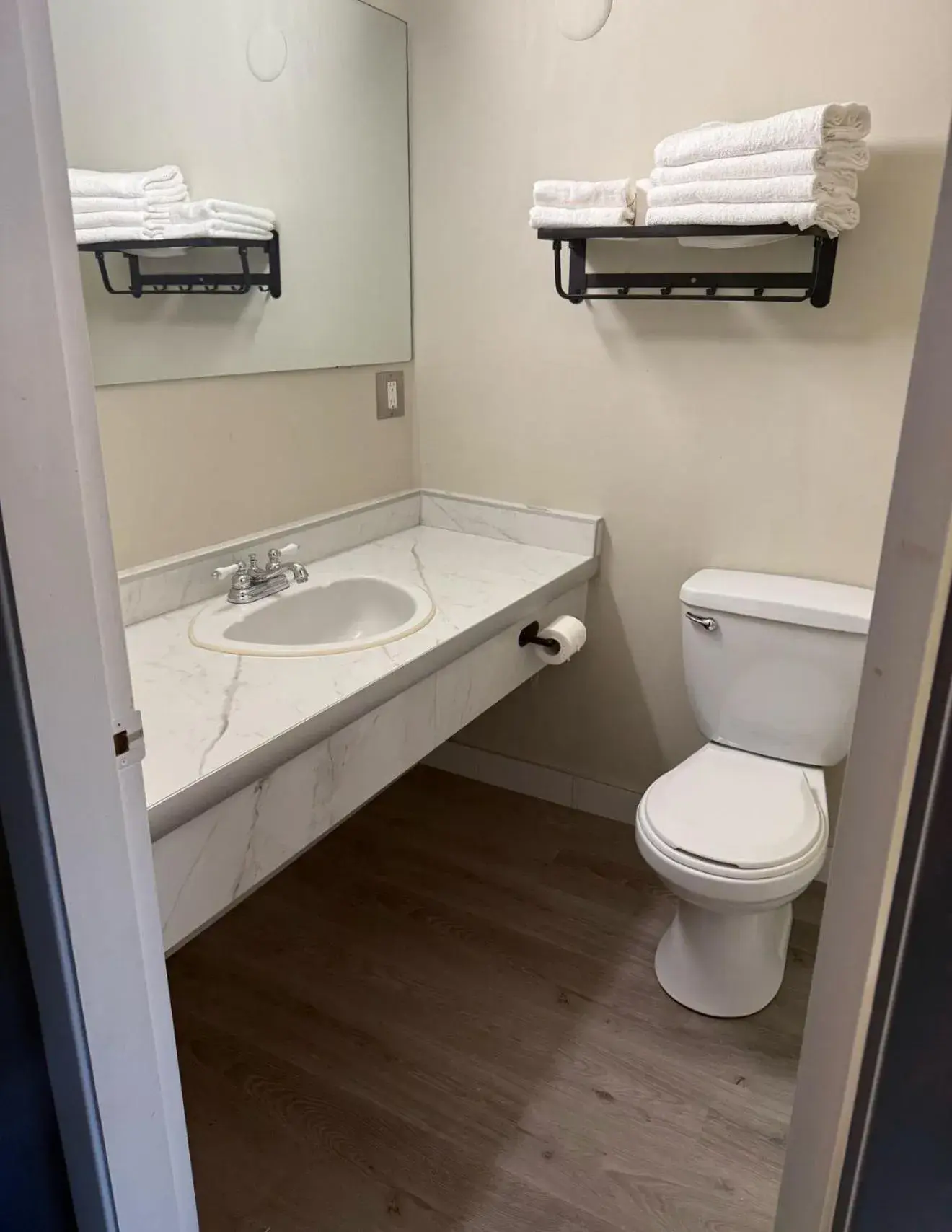 Canadas Best Value Inn Kelowna Canadas Best Value Inn Kelowna
