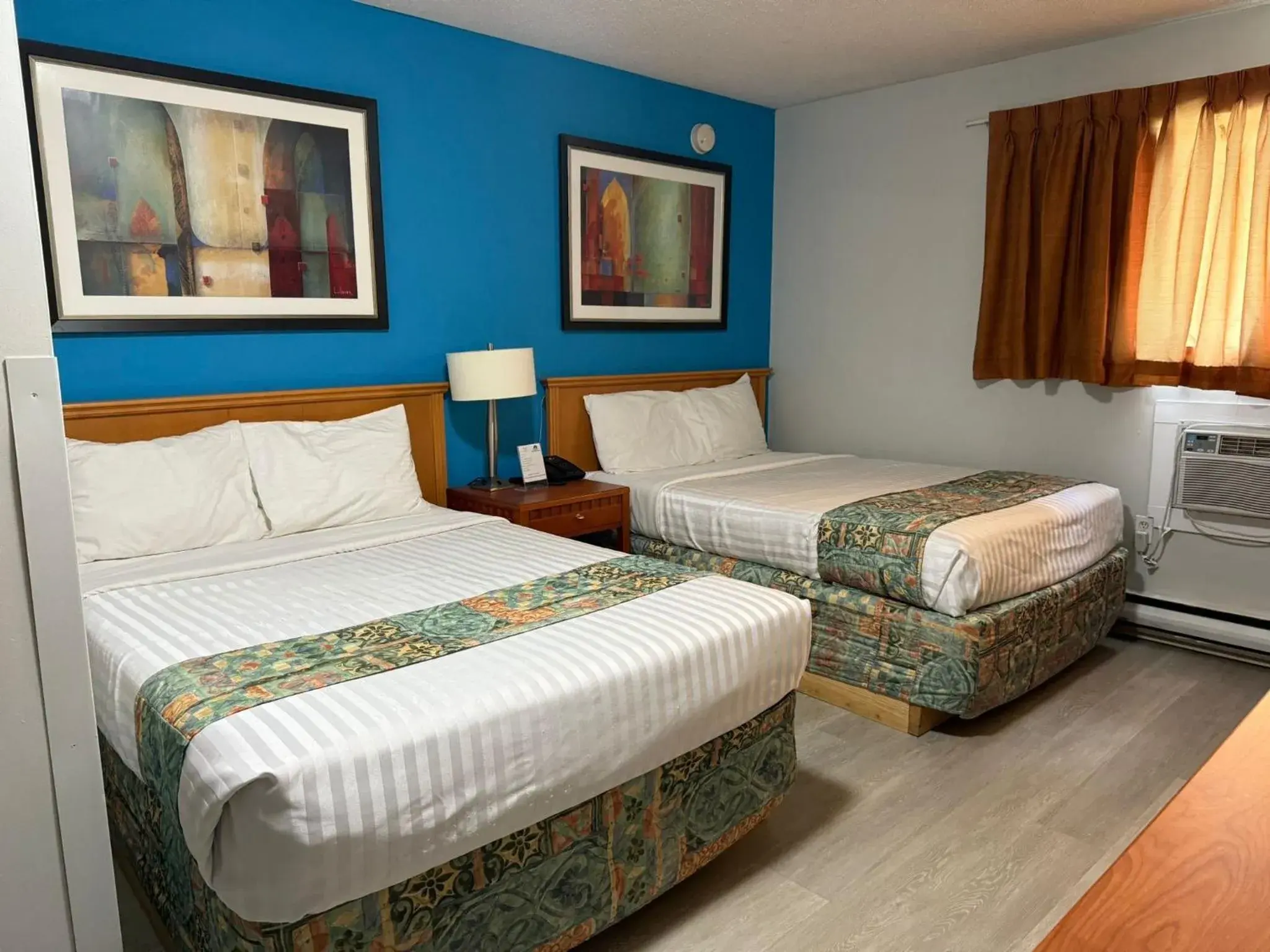 Bed in Canadas Best Value Inn Kelowna Bed in Canadas Best Value Inn Kelowna