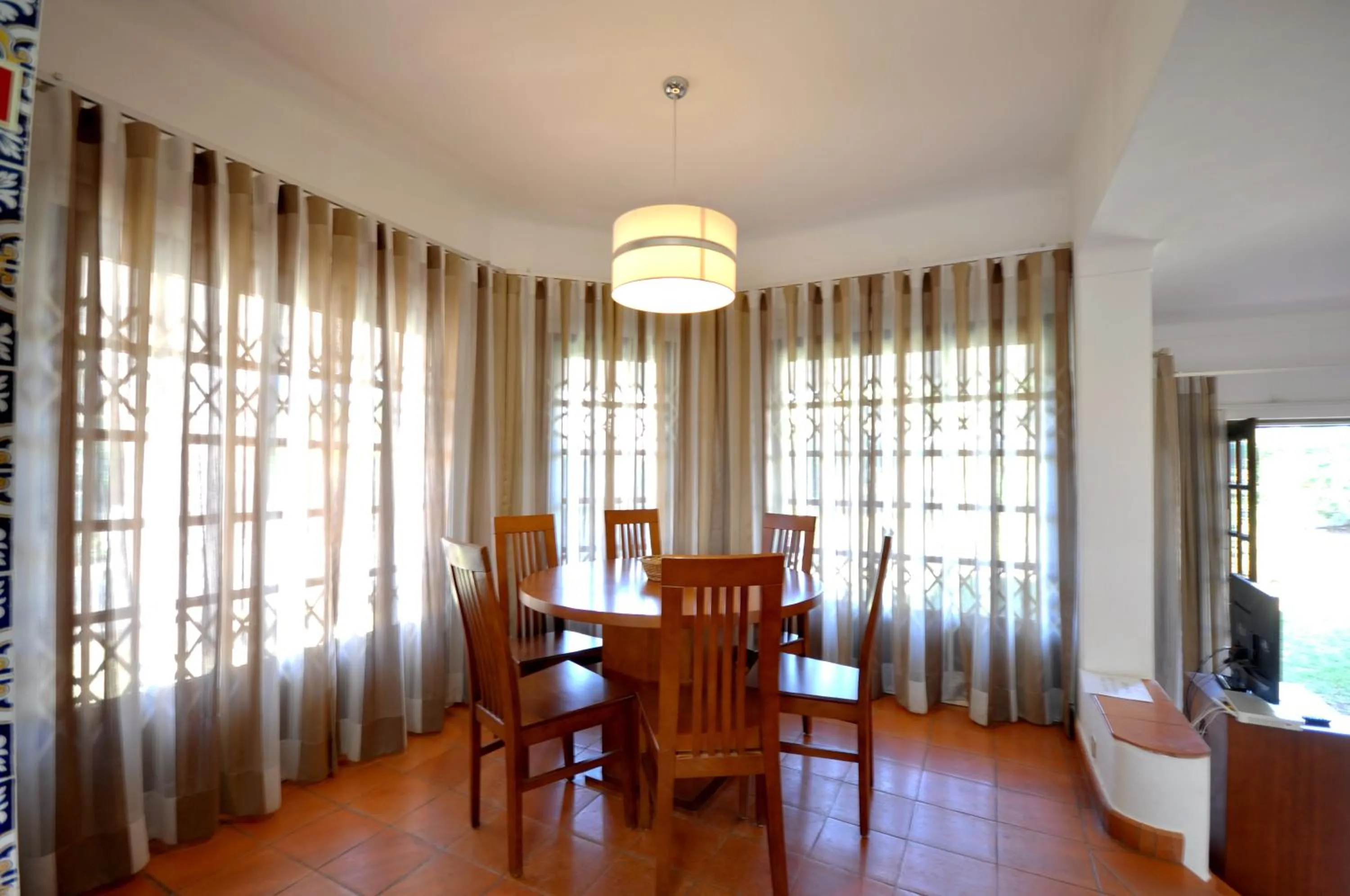 Dining area in Perfect Retreat Overlooking Pinhal Golf Course, Private pool, Off-street parking