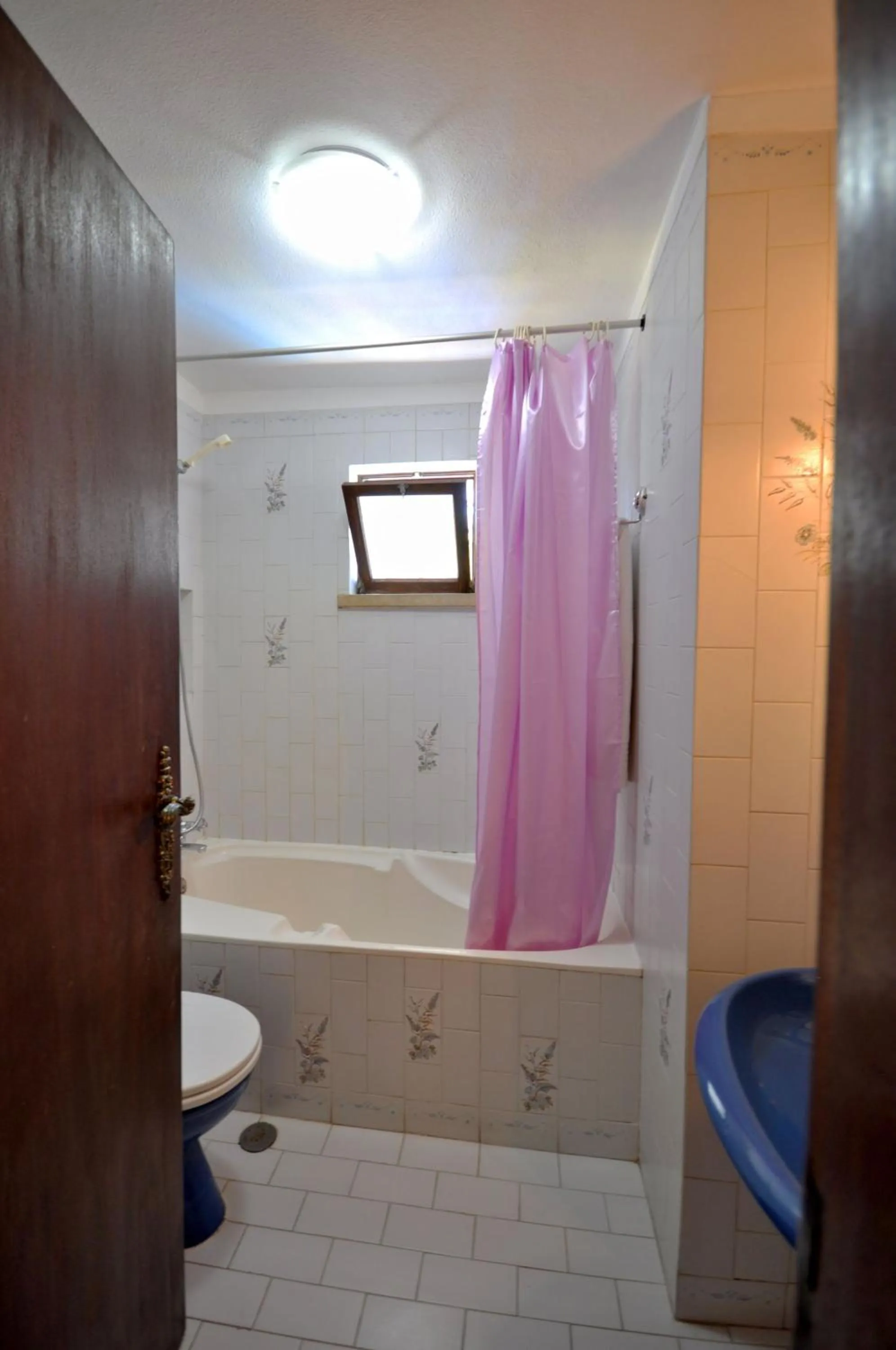 Bathroom in Perfect Retreat Overlooking Pinhal Golf Course, Private pool, Off-street parking