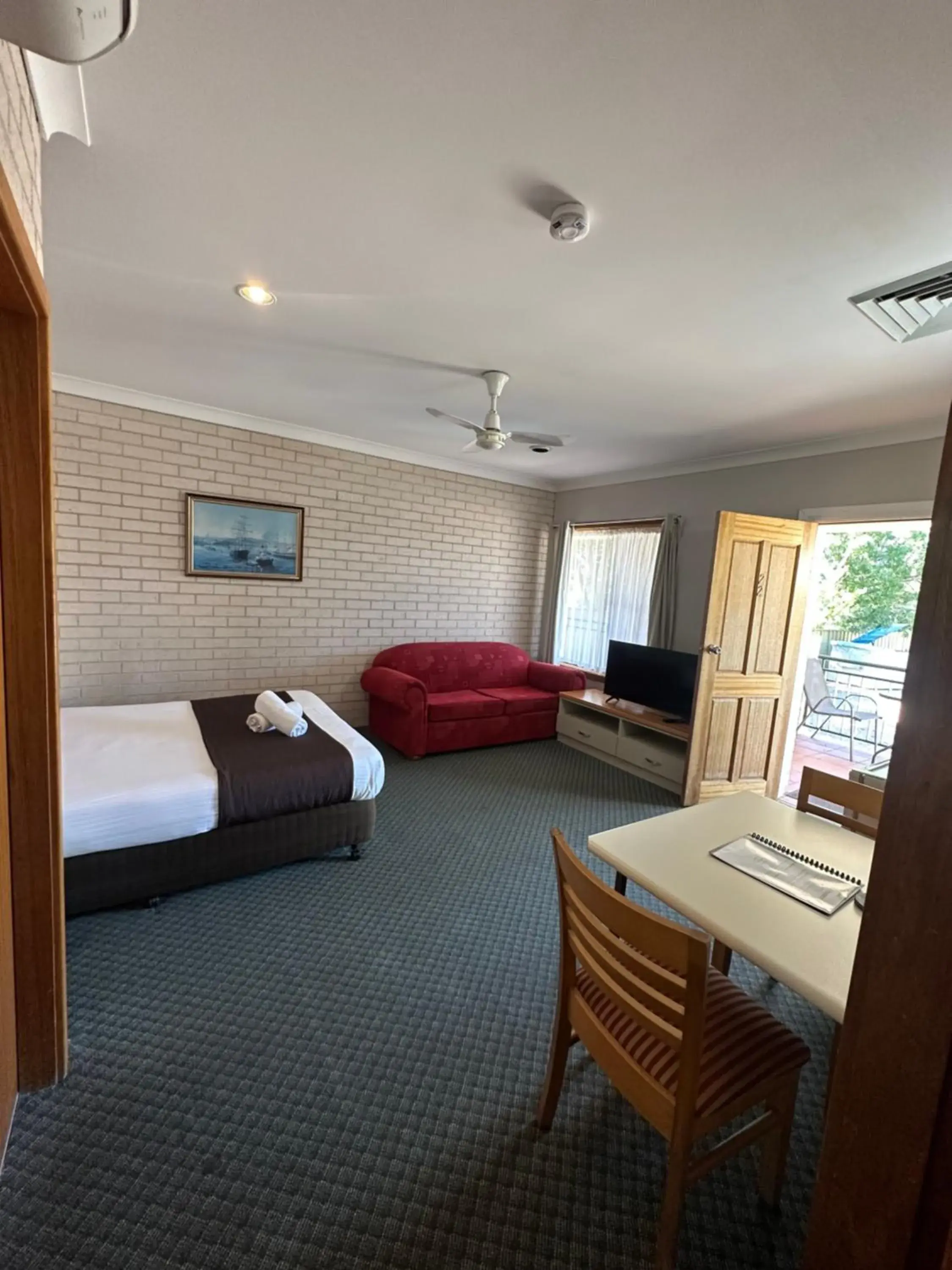 Bedroom, Bed in The Aston Motel Tamworth Bedroom, Bed in The Aston Motel Tamworth