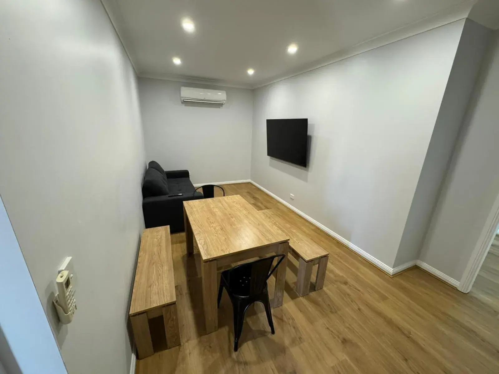 Living room in The Aston Motel Tamworth Living room in The Aston Motel Tamworth