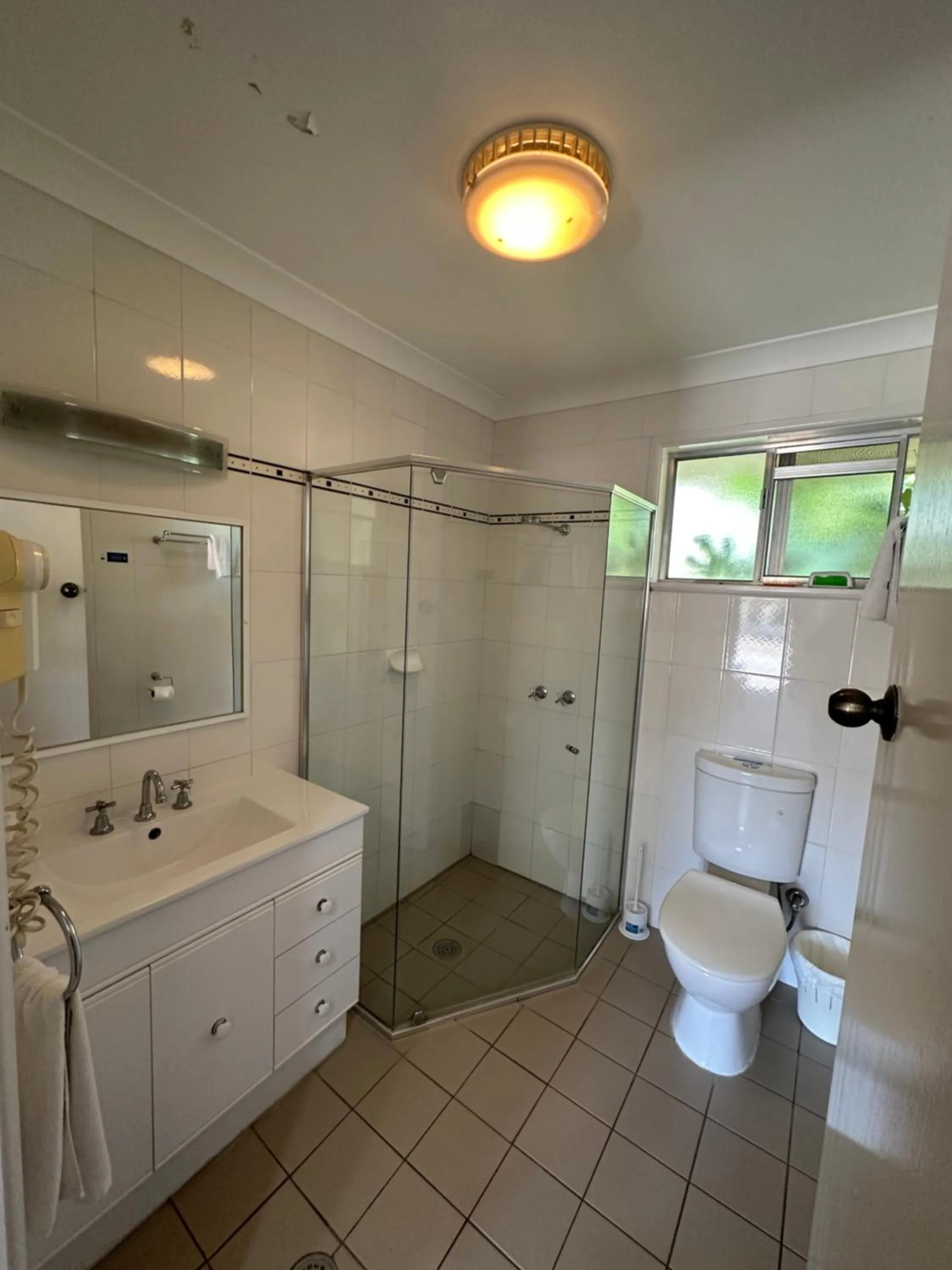 Bathroom in The Aston Motel Tamworth