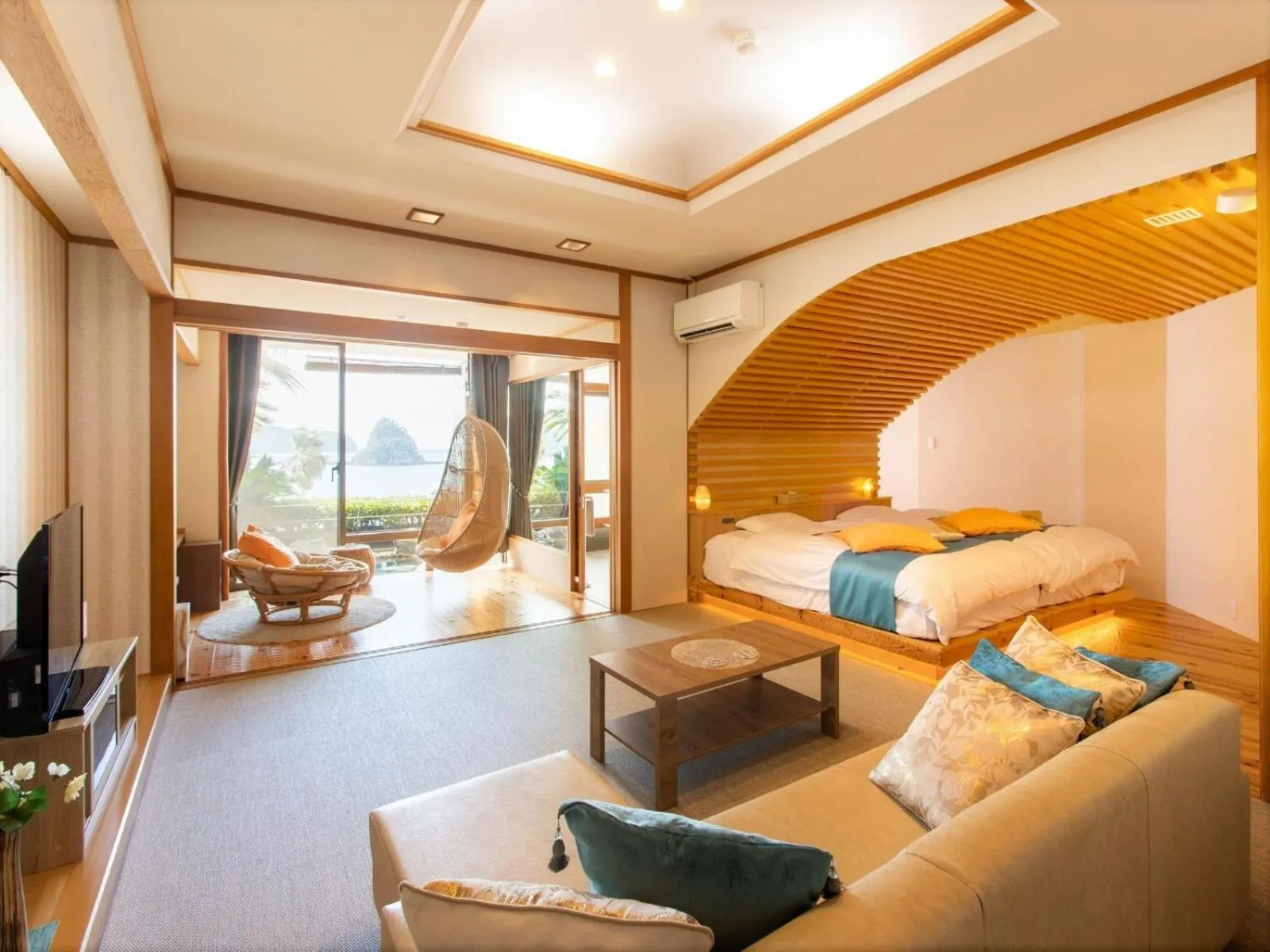 Bed in Kurofune Hotel