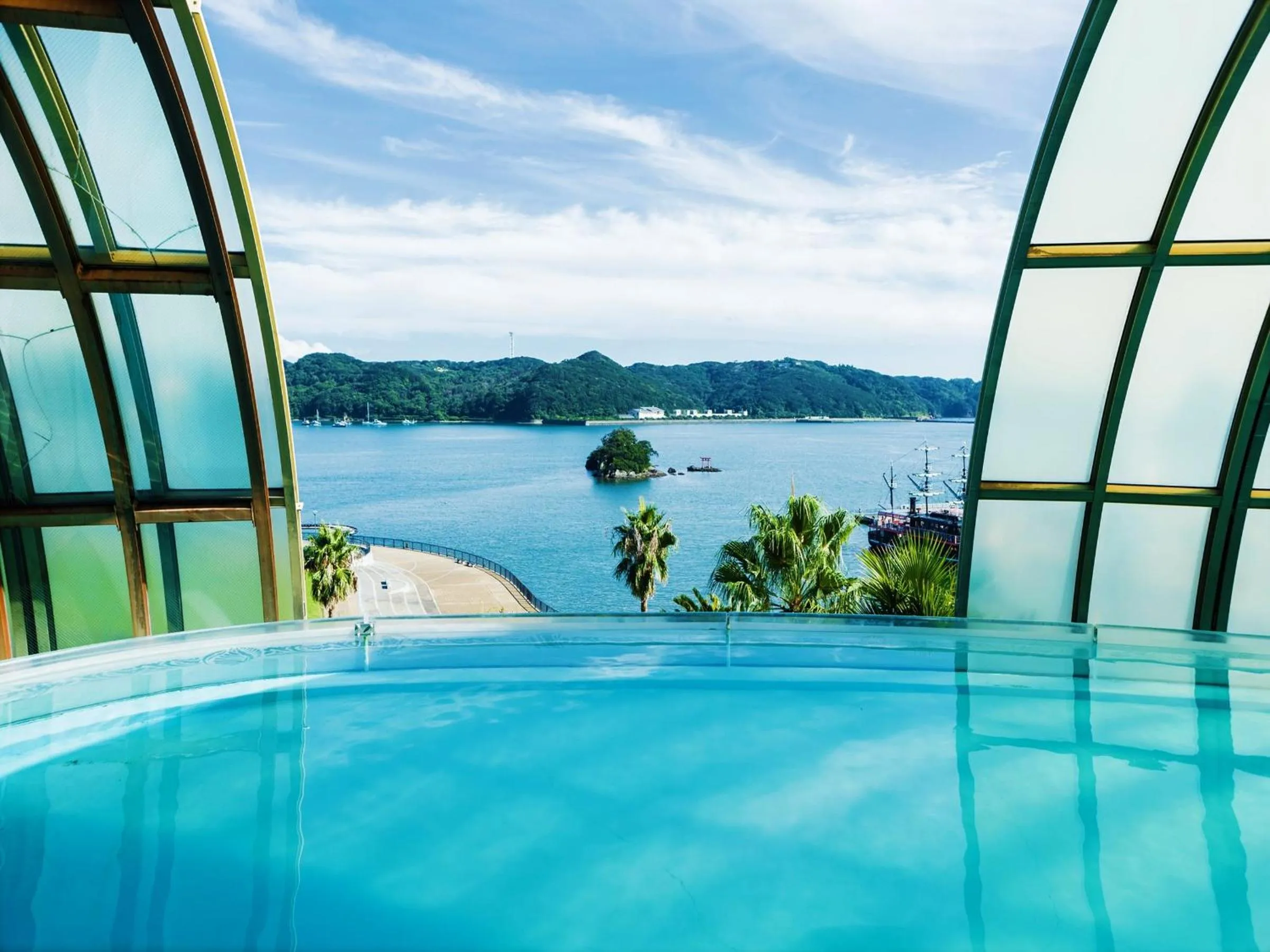Swimming pool in Kurofune Hotel